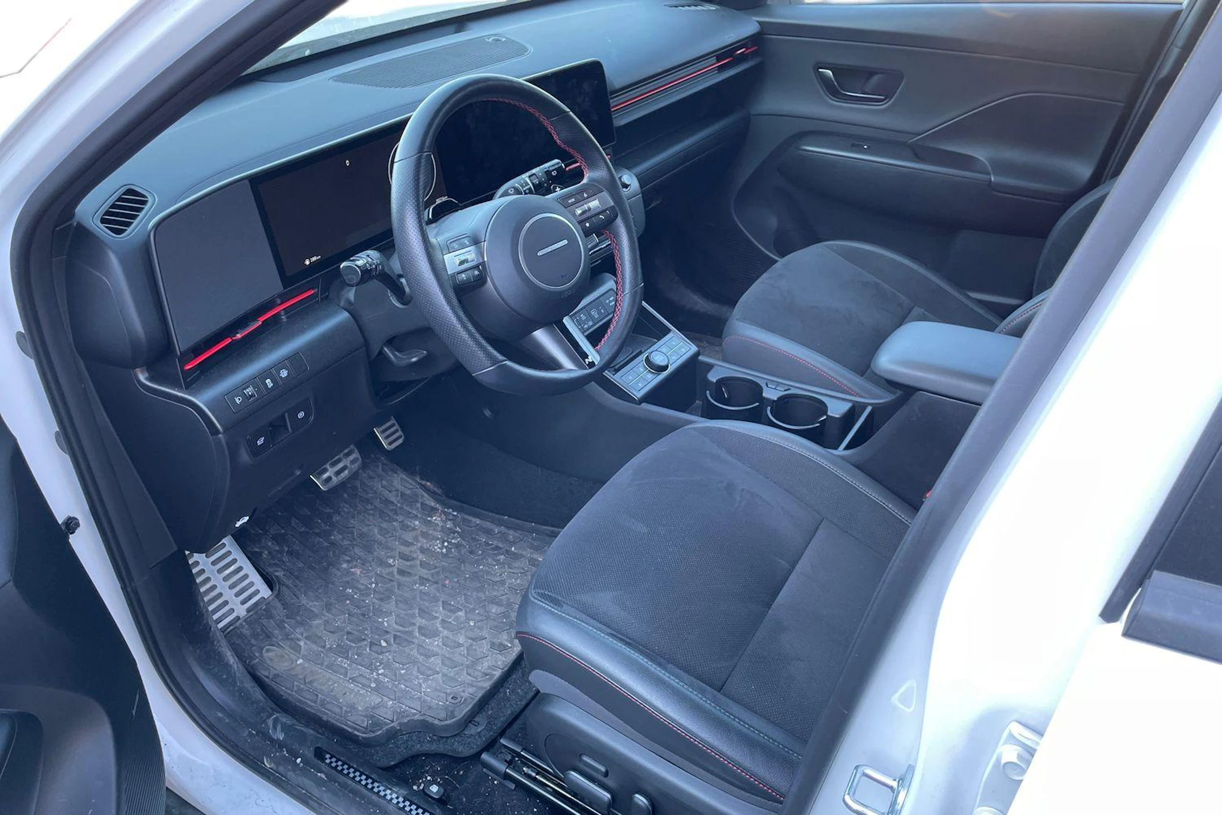 valkoinen Hyundai KONA Hybrid 2024 kuva 3.