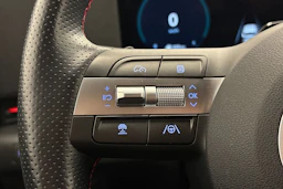 valkoinen Hyundai KONA Hybrid 2024 kuva 18.