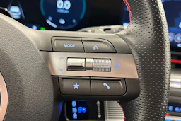 valkoinen Hyundai KONA Hybrid 2024 kuva 19.