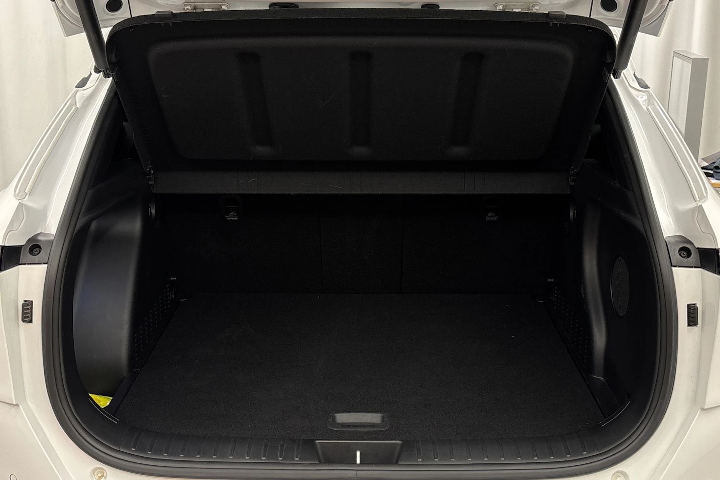 valkoinen Hyundai KONA Hybrid 2024 kuva 26.