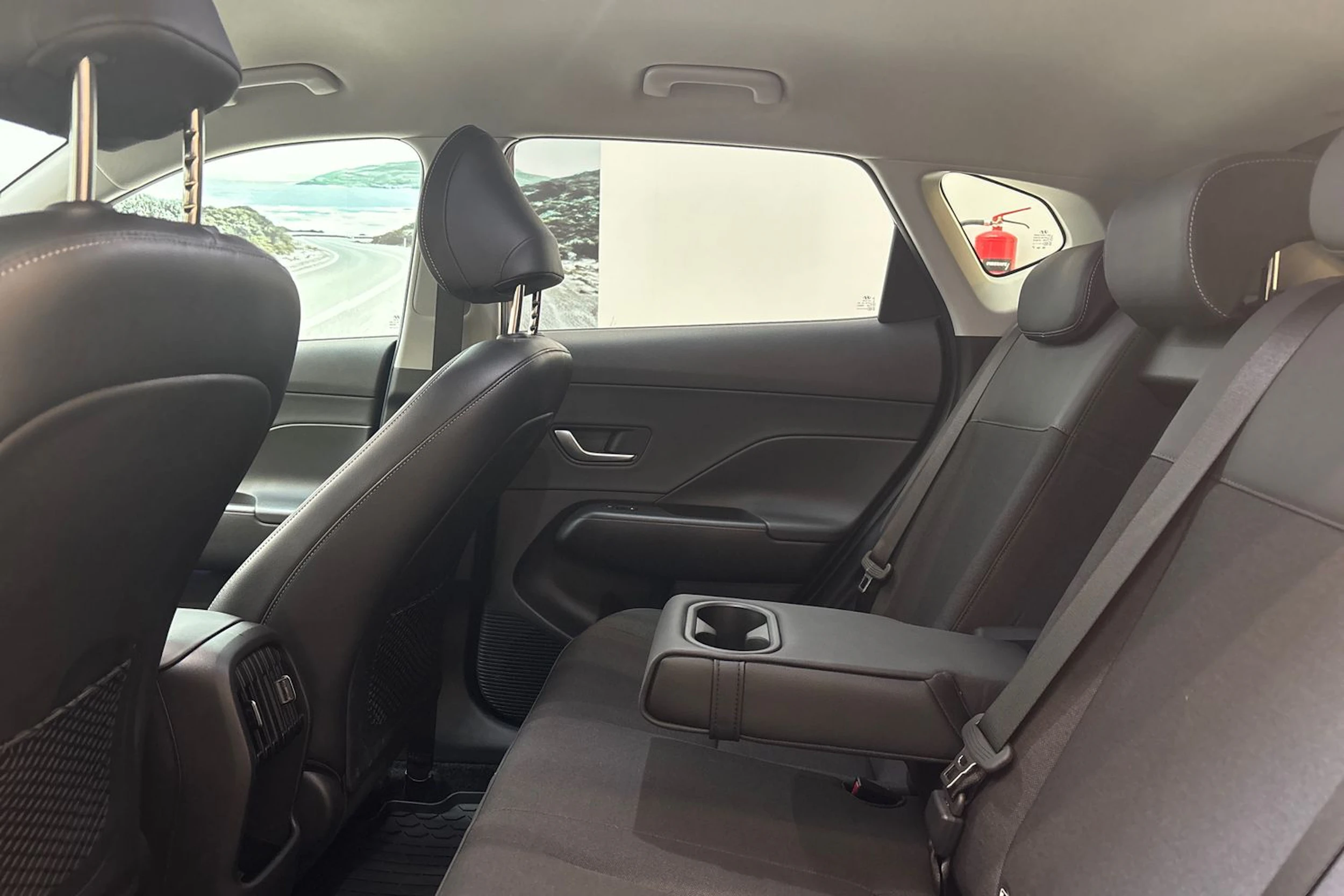 punainen Hyundai KONA Hybrid 2024 kuva 14.