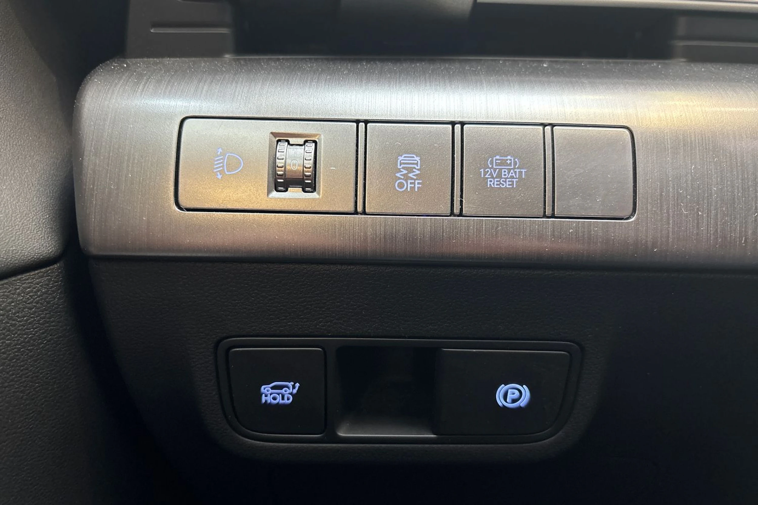 punainen Hyundai KONA Hybrid 2024 kuva 17.