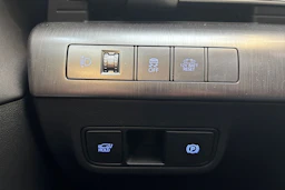 punainen Hyundai KONA Hybrid 2024 kuva 17.