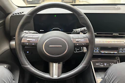 punainen Hyundai KONA Hybrid 2024 kuva 18.