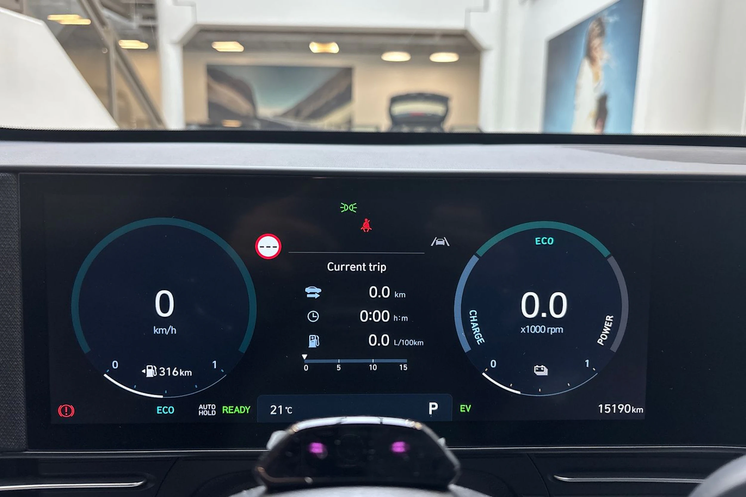 punainen Hyundai KONA Hybrid 2024 kuva 19.