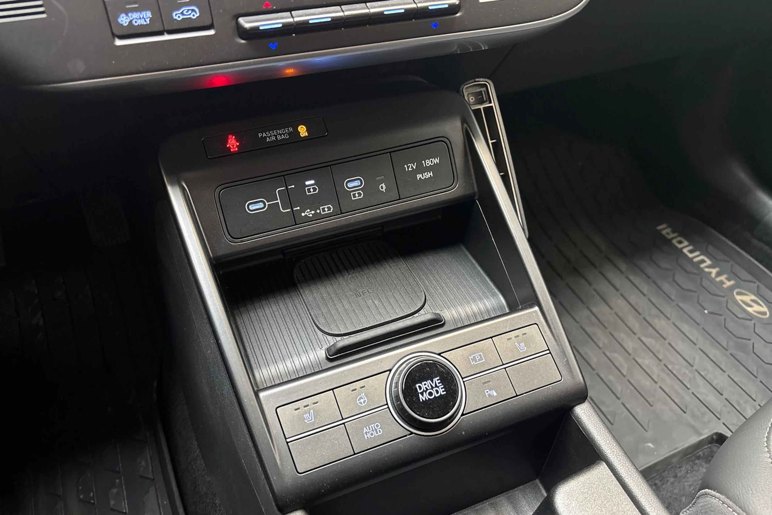 punainen Hyundai KONA Hybrid 2024 kuva 21.