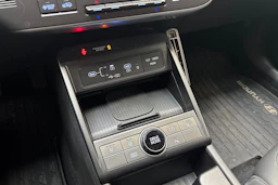 punainen Hyundai KONA Hybrid 2024 kuva 21.
