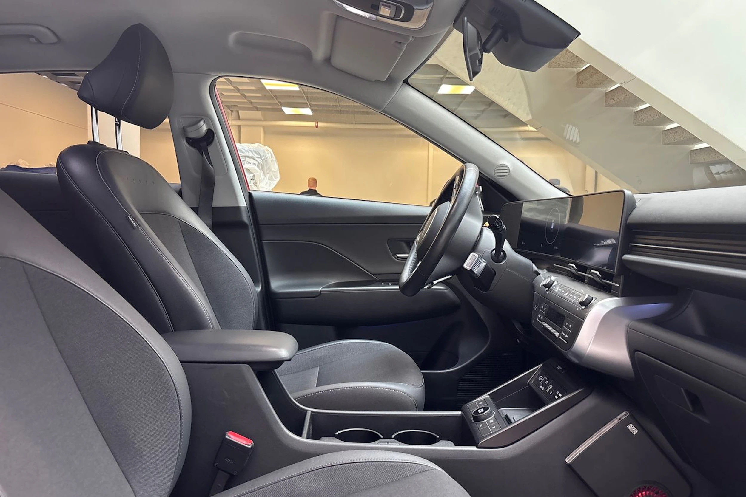 punainen Hyundai KONA Hybrid 2024 kuva 25.