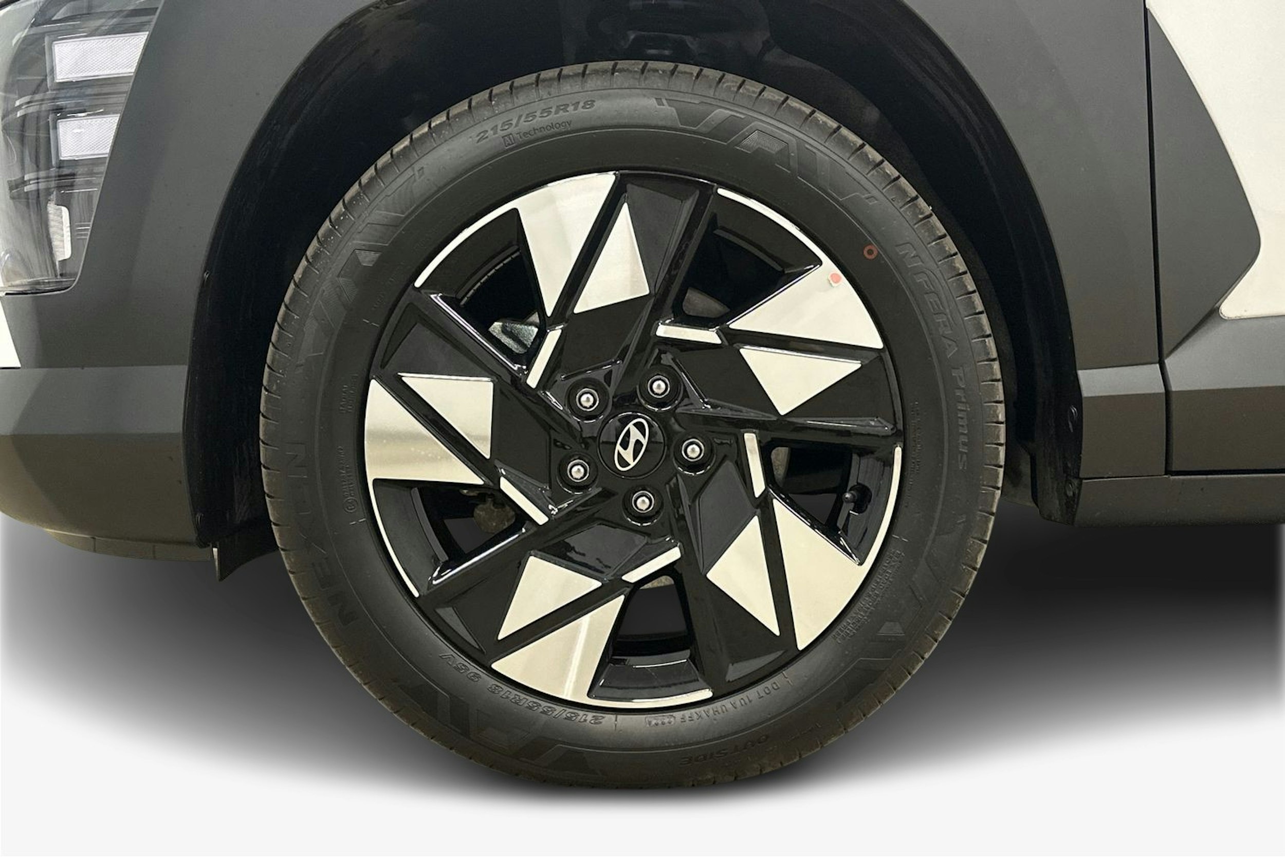 valkoinen Hyundai KONA Hybrid 2025 kuva 11.