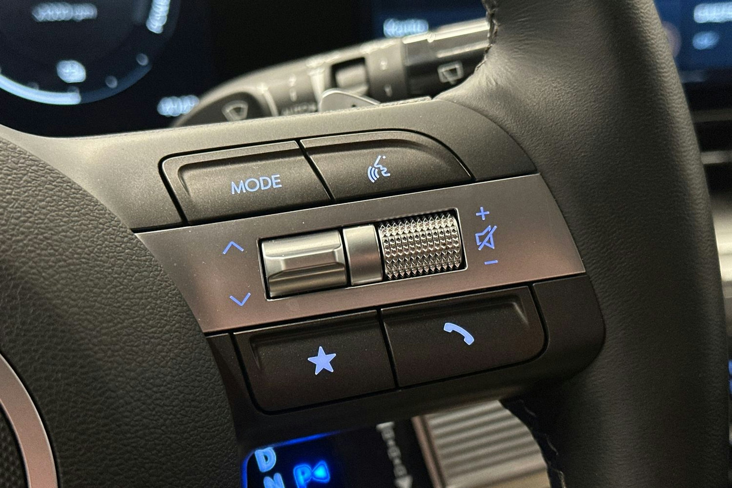 valkoinen Hyundai KONA Hybrid 2025 kuva 16.