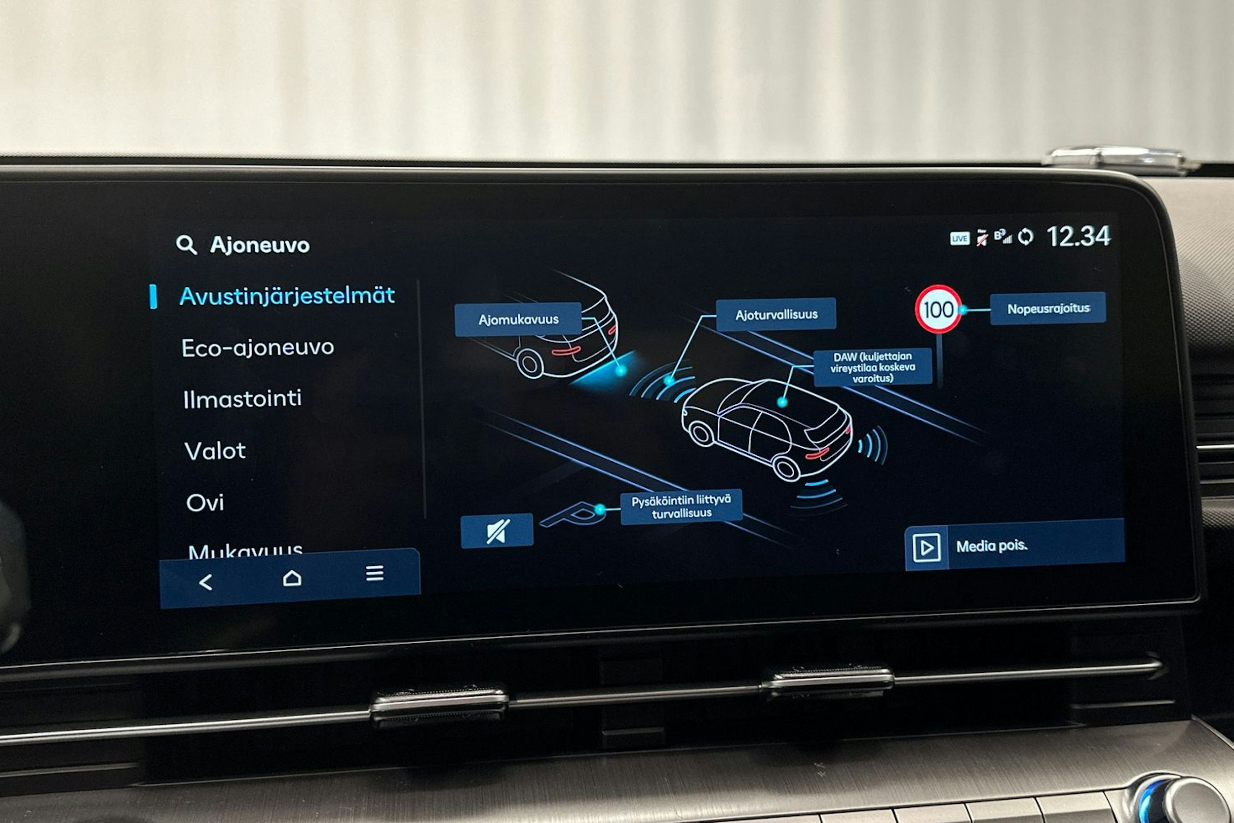 valkoinen Hyundai KONA Hybrid 2025 kuva 20.
