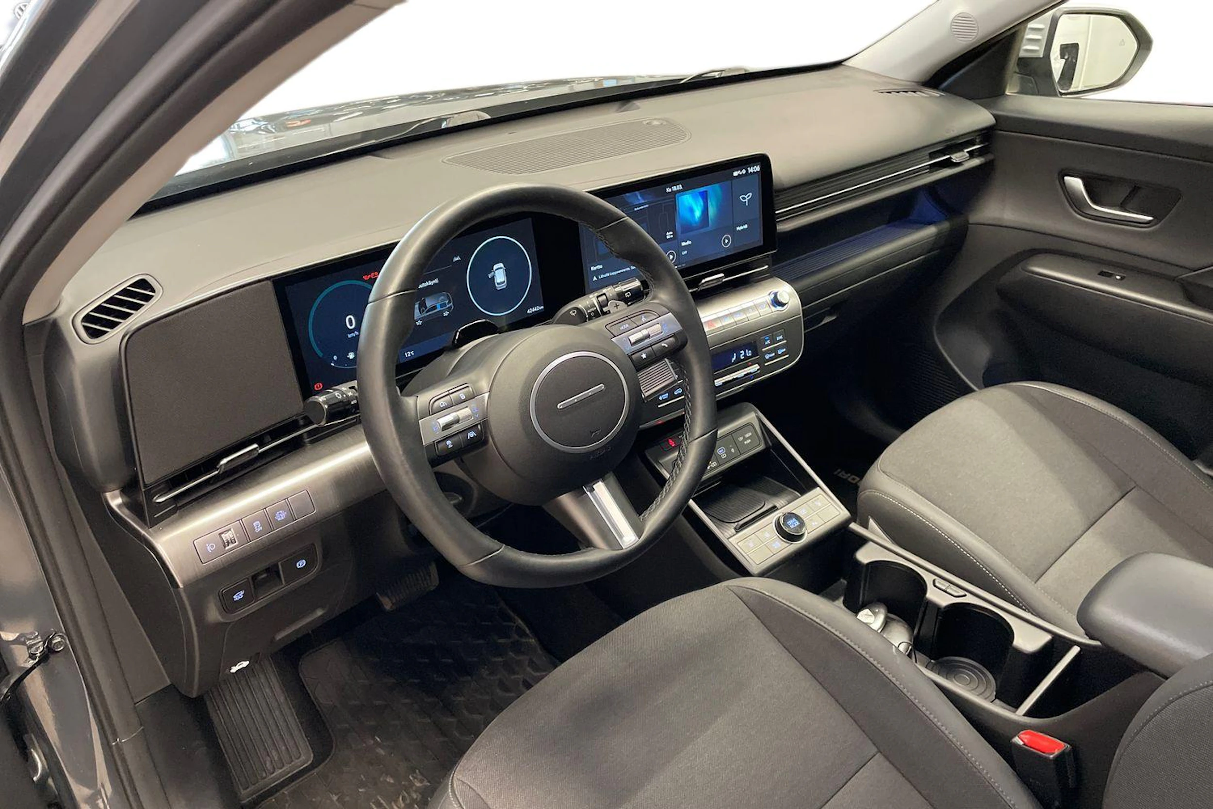 Harmaa Hyundai KONA Hybrid 2025 kuva 6.