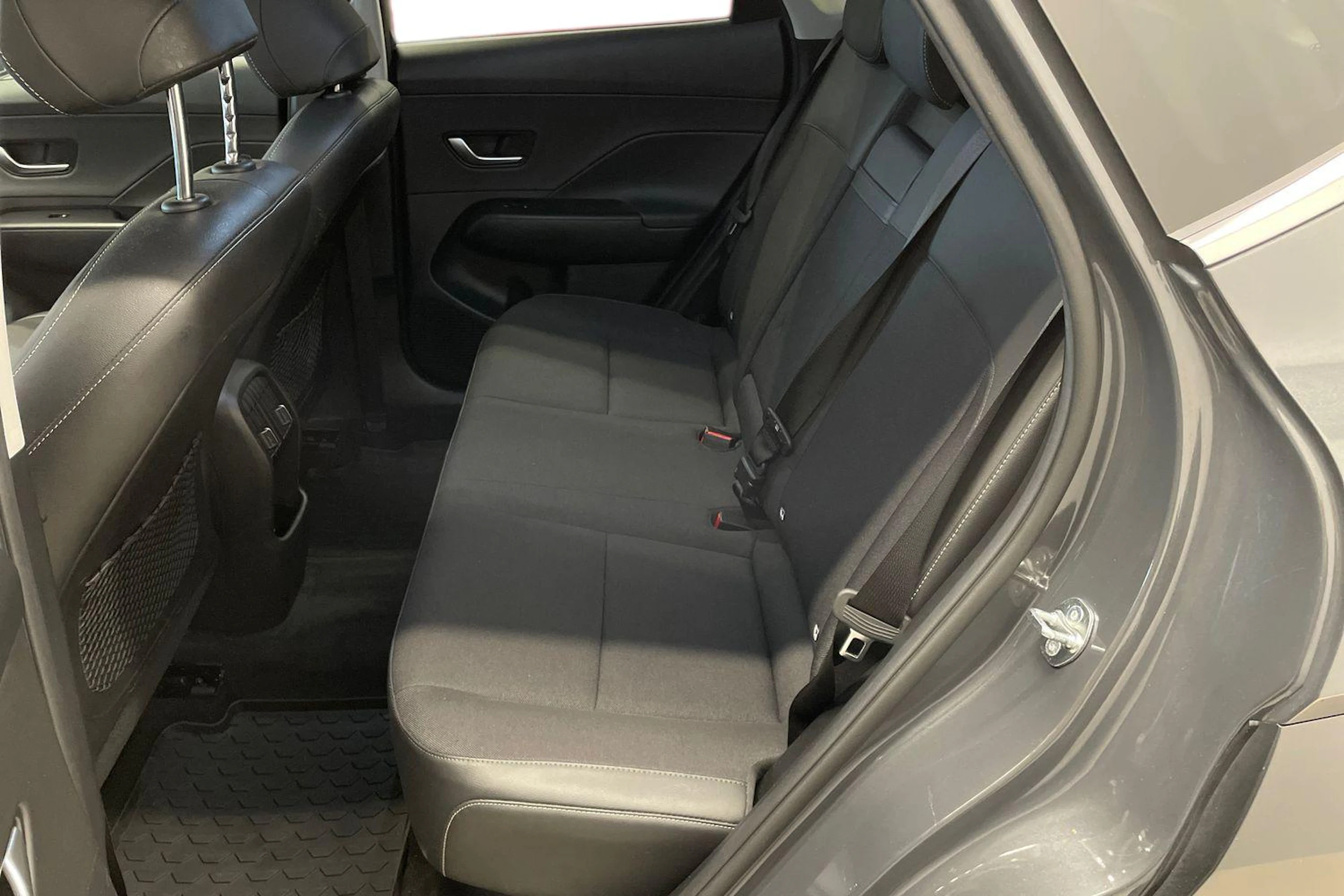 Harmaa Hyundai KONA Hybrid 2025 kuva 8.