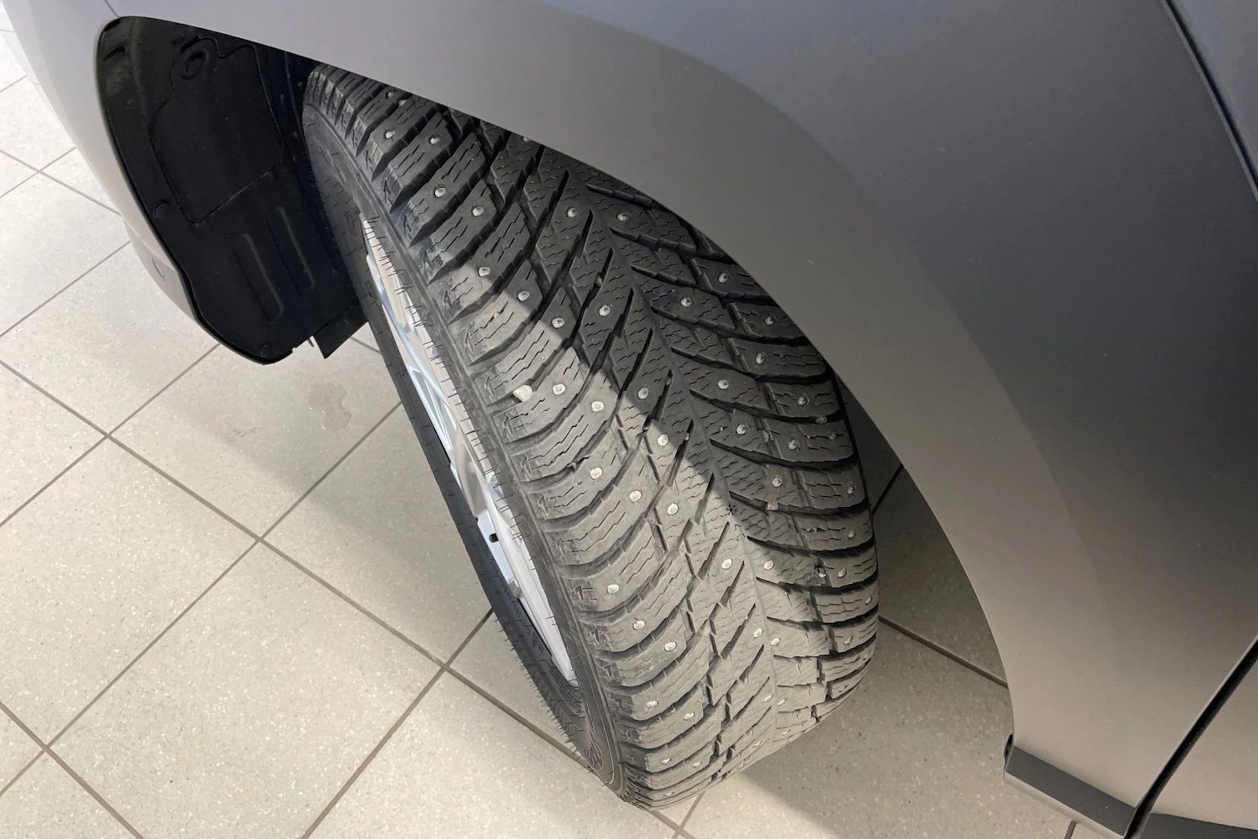 Harmaa Hyundai KONA Hybrid 2025 kuva 10.