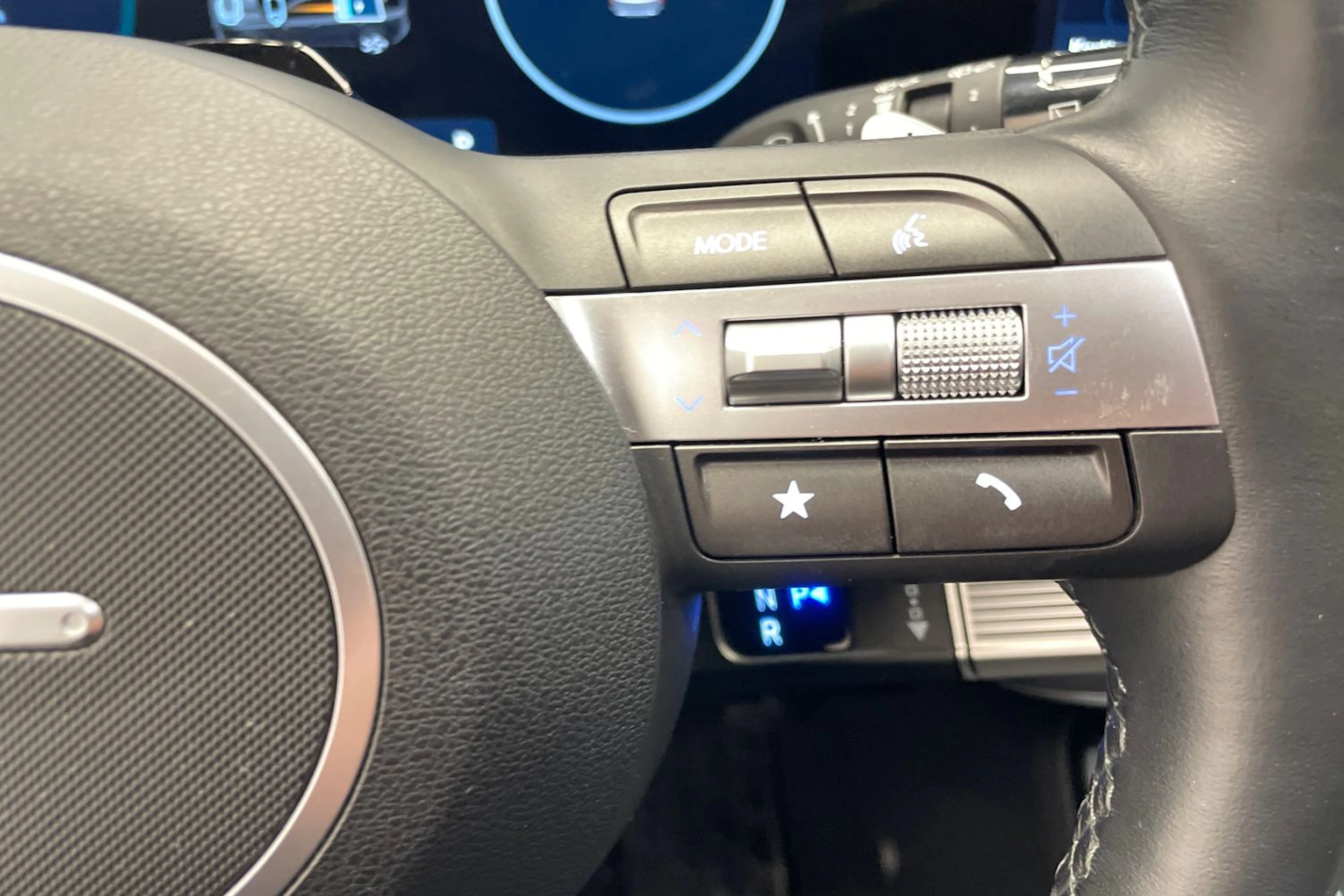 Harmaa Hyundai KONA Hybrid 2025 kuva 12.