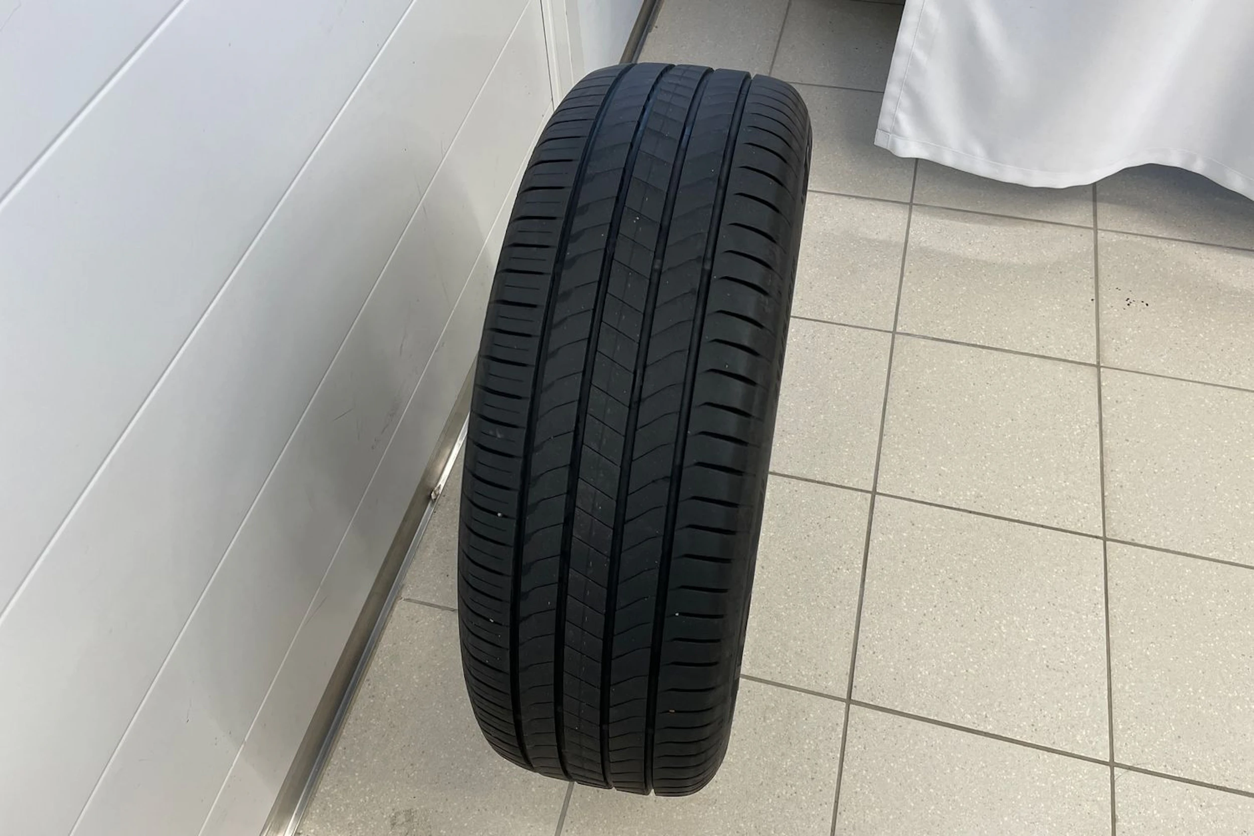 Harmaa Hyundai KONA Hybrid 2025 kuva 22.