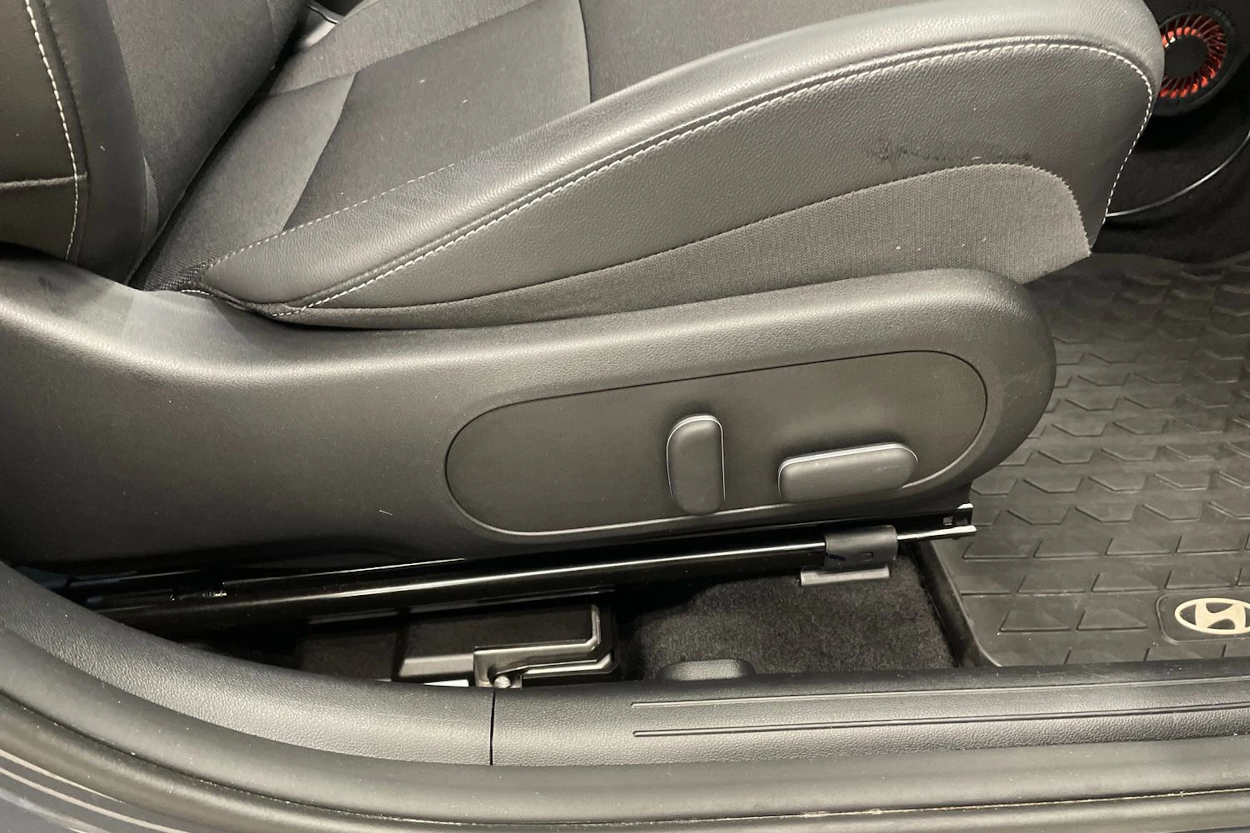 Harmaa Hyundai KONA Hybrid 2025 kuva 27.