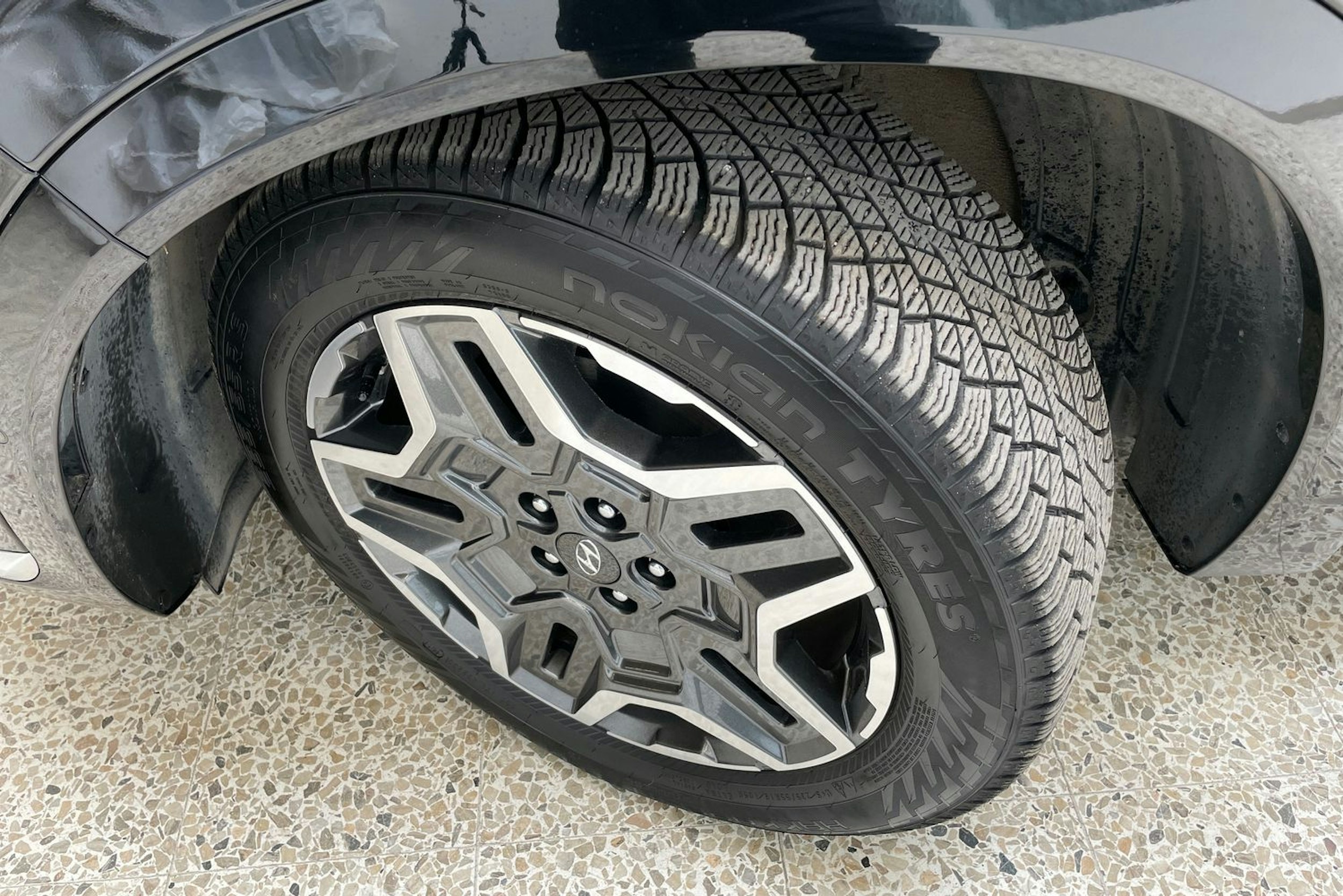 musta Hyundai Santa Fe 2023 kuva 10.