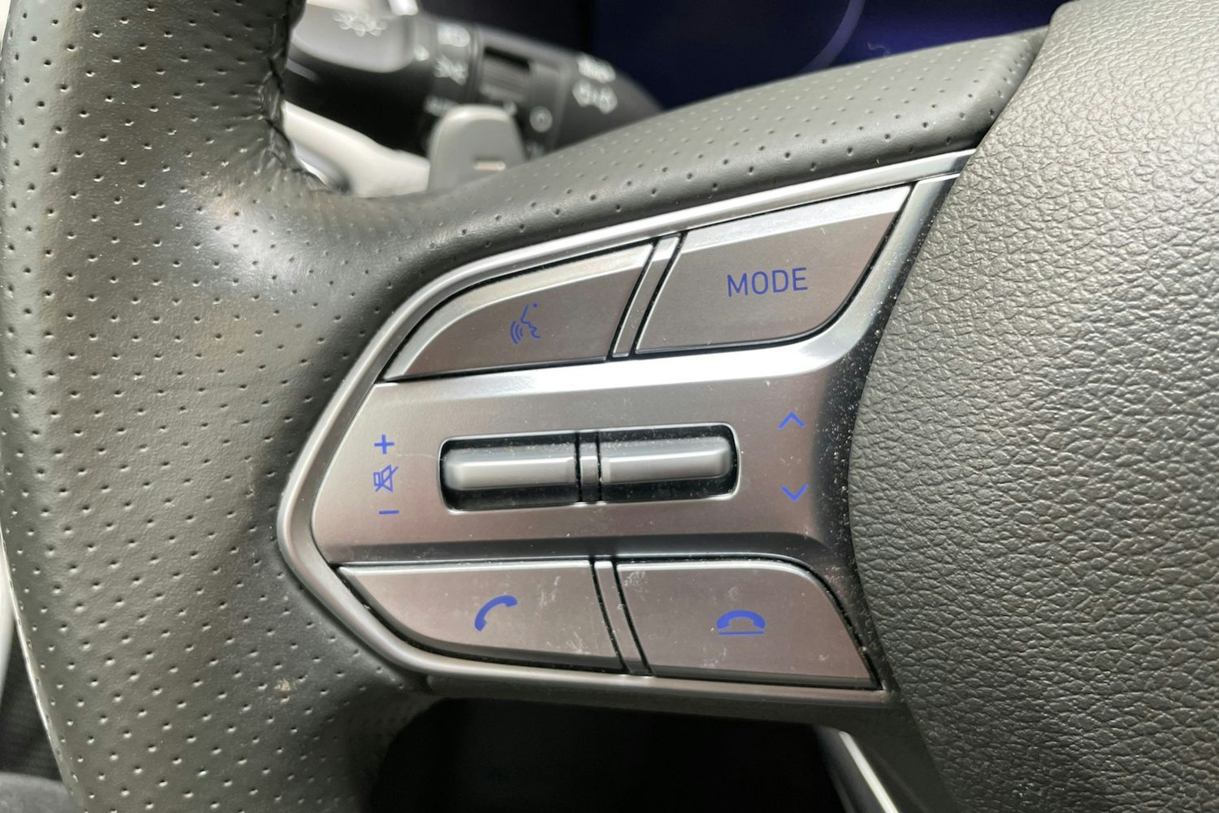 musta Hyundai Santa Fe 2023 kuva 12.