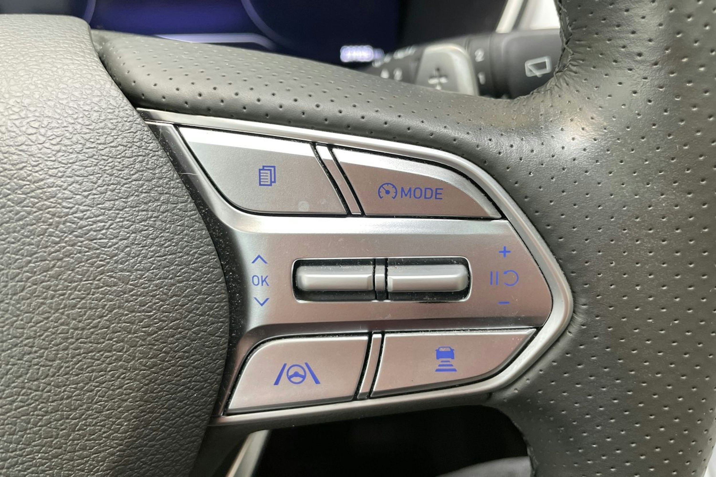 musta Hyundai Santa Fe 2023 kuva 13.