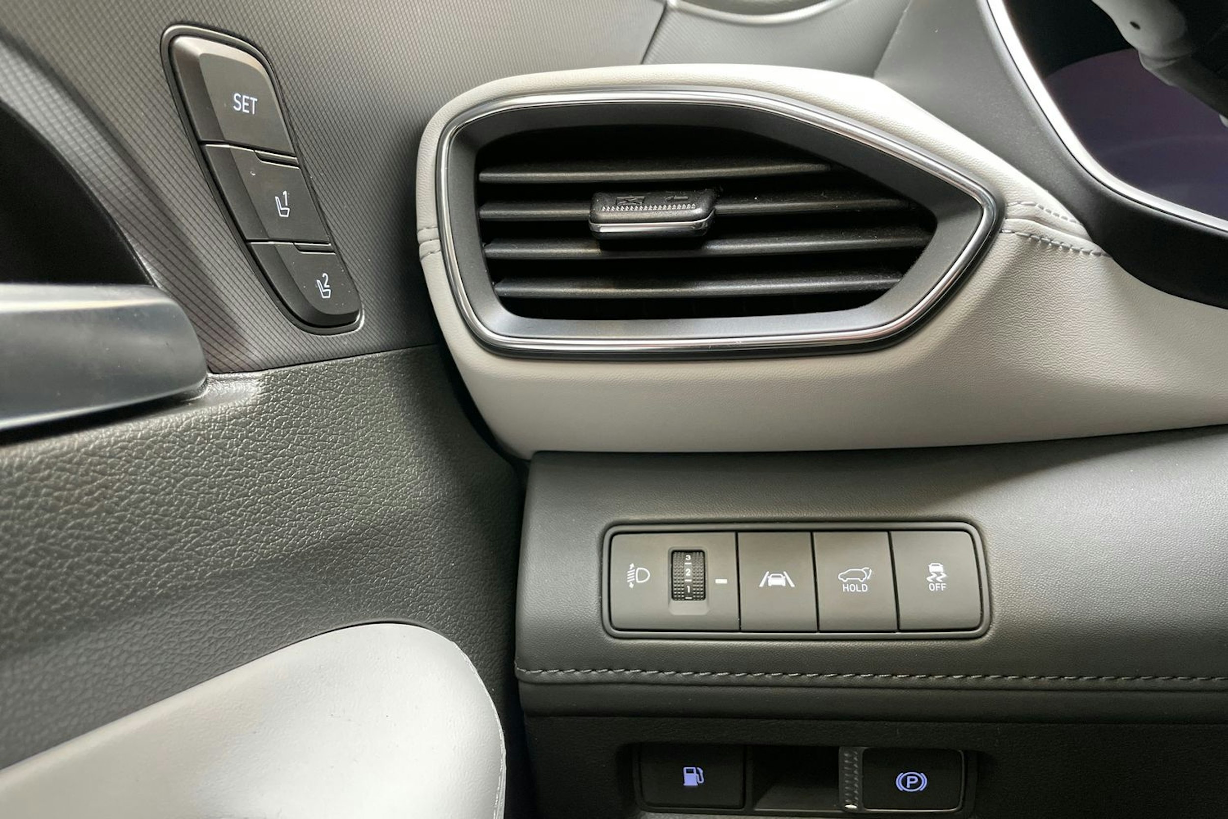 musta Hyundai Santa Fe 2023 kuva 14.