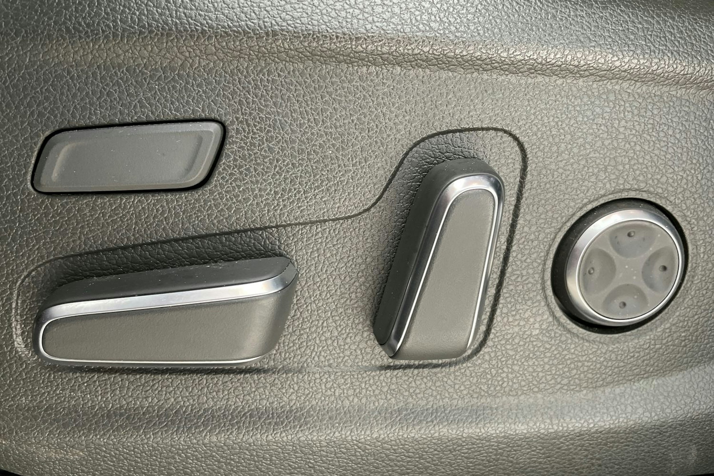 musta Hyundai Santa Fe 2023 kuva 17.