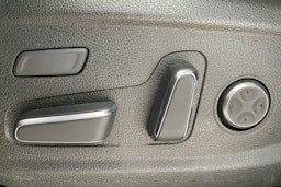 musta Hyundai Santa Fe 2023 kuva 17.