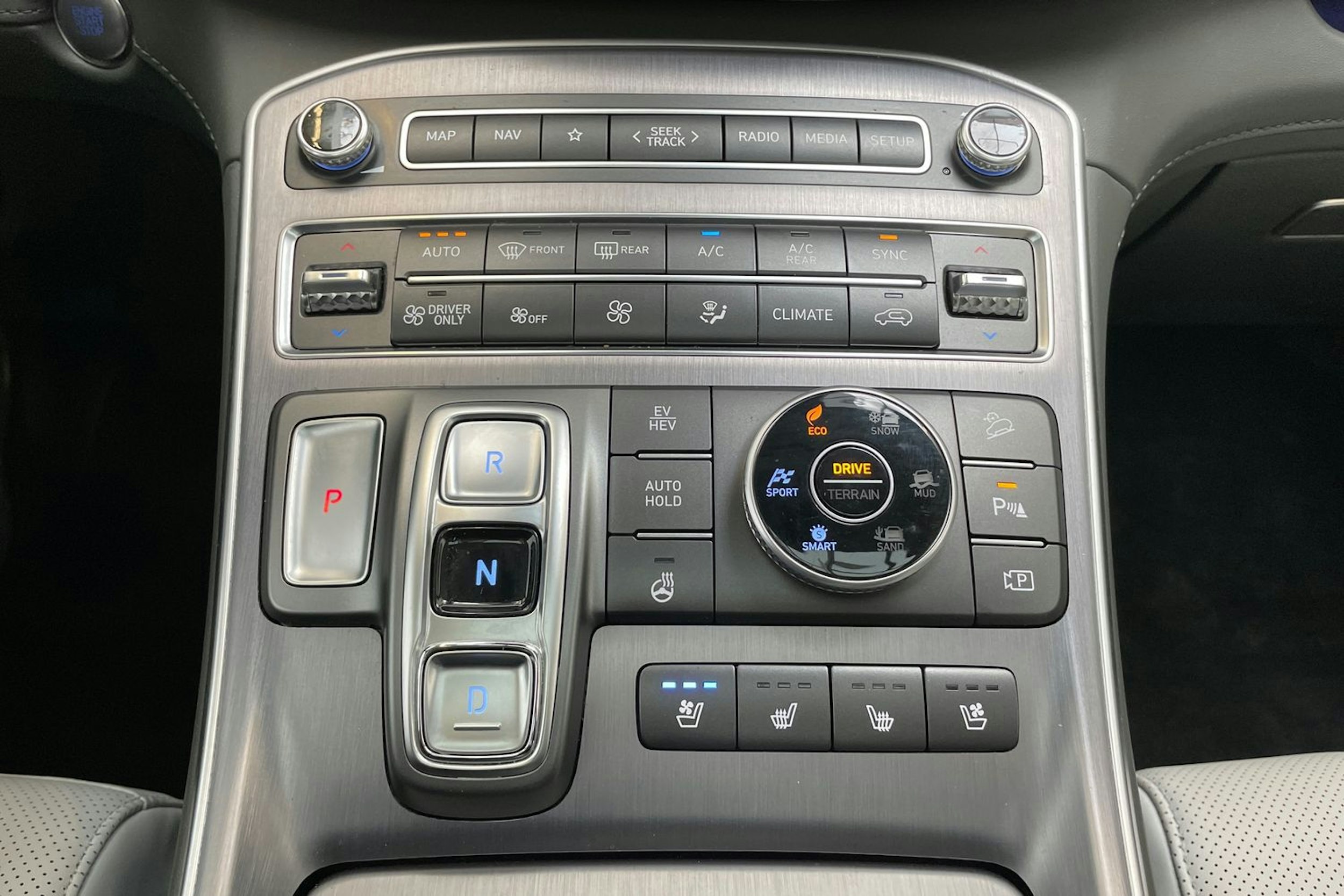 musta Hyundai Santa Fe 2023 kuva 21.