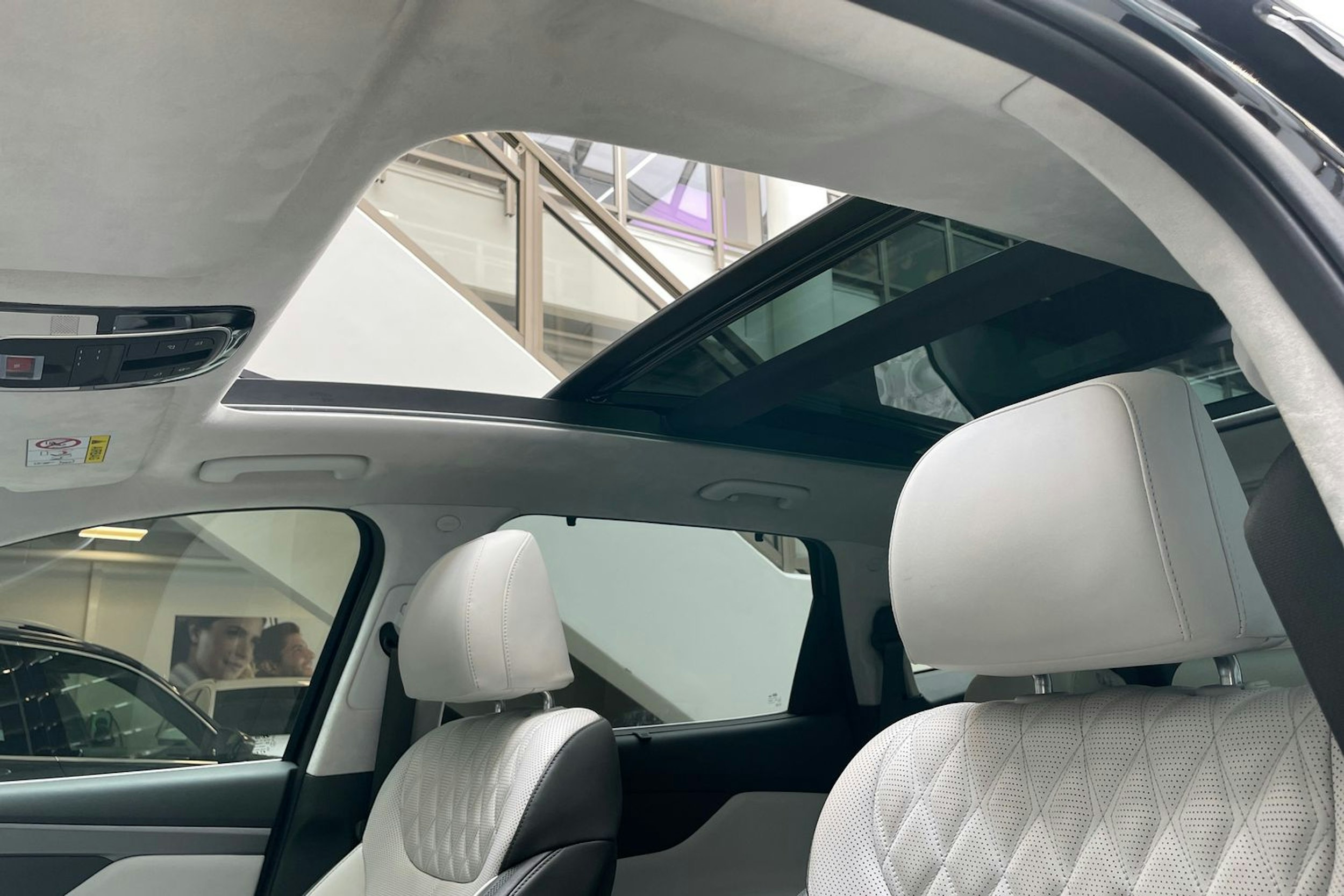 musta Hyundai Santa Fe 2023 kuva 24.