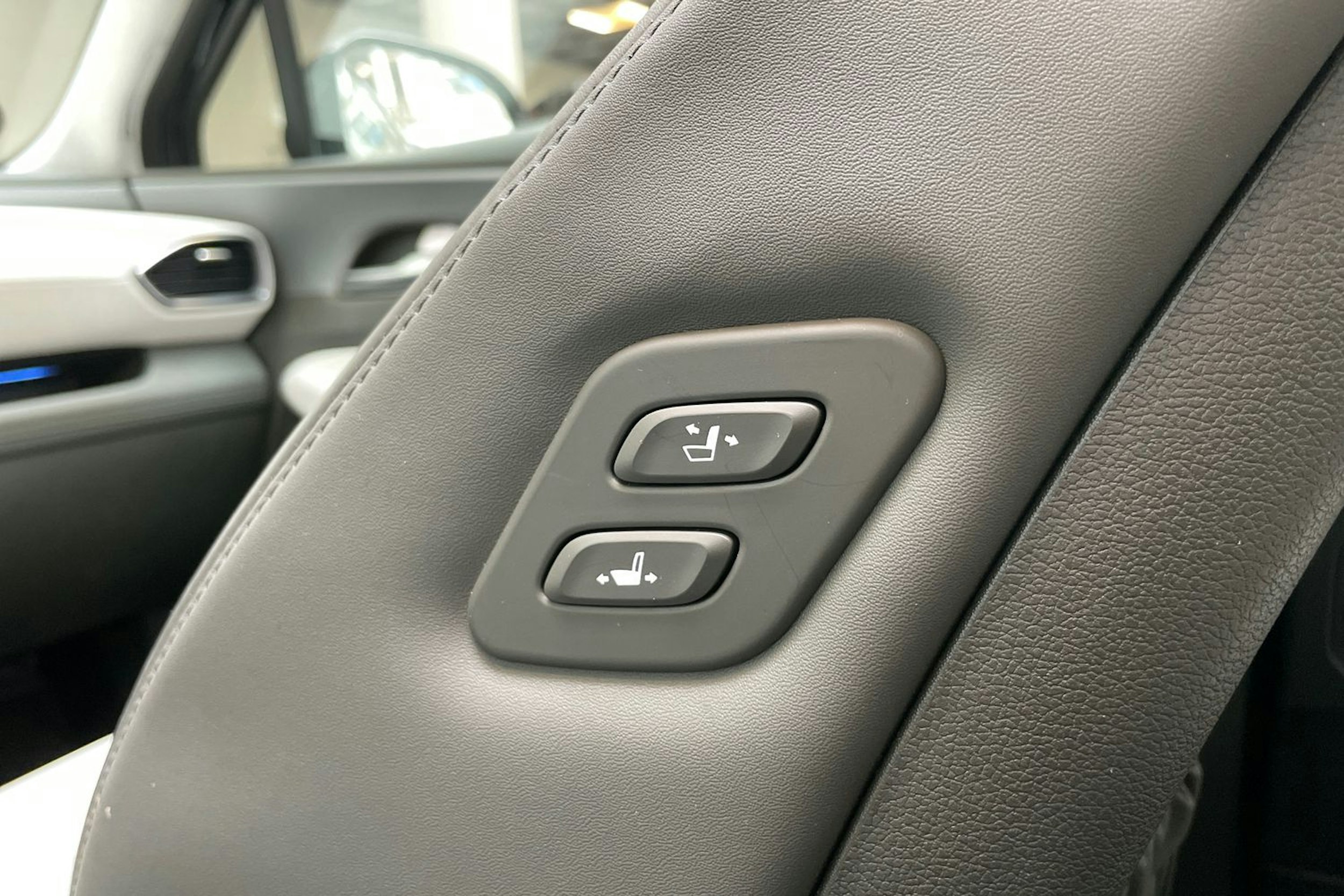 musta Hyundai Santa Fe 2023 kuva 25.