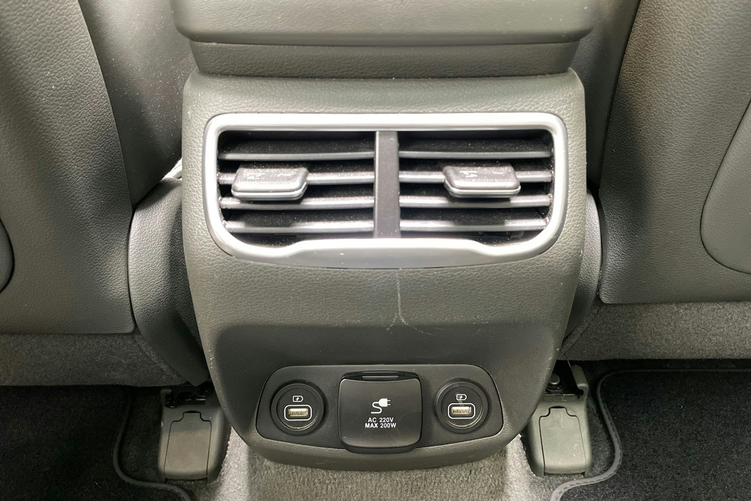 musta Hyundai Santa Fe 2023 kuva 26.