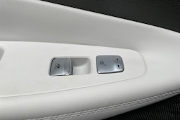 musta Hyundai Santa Fe 2023 kuva 27.