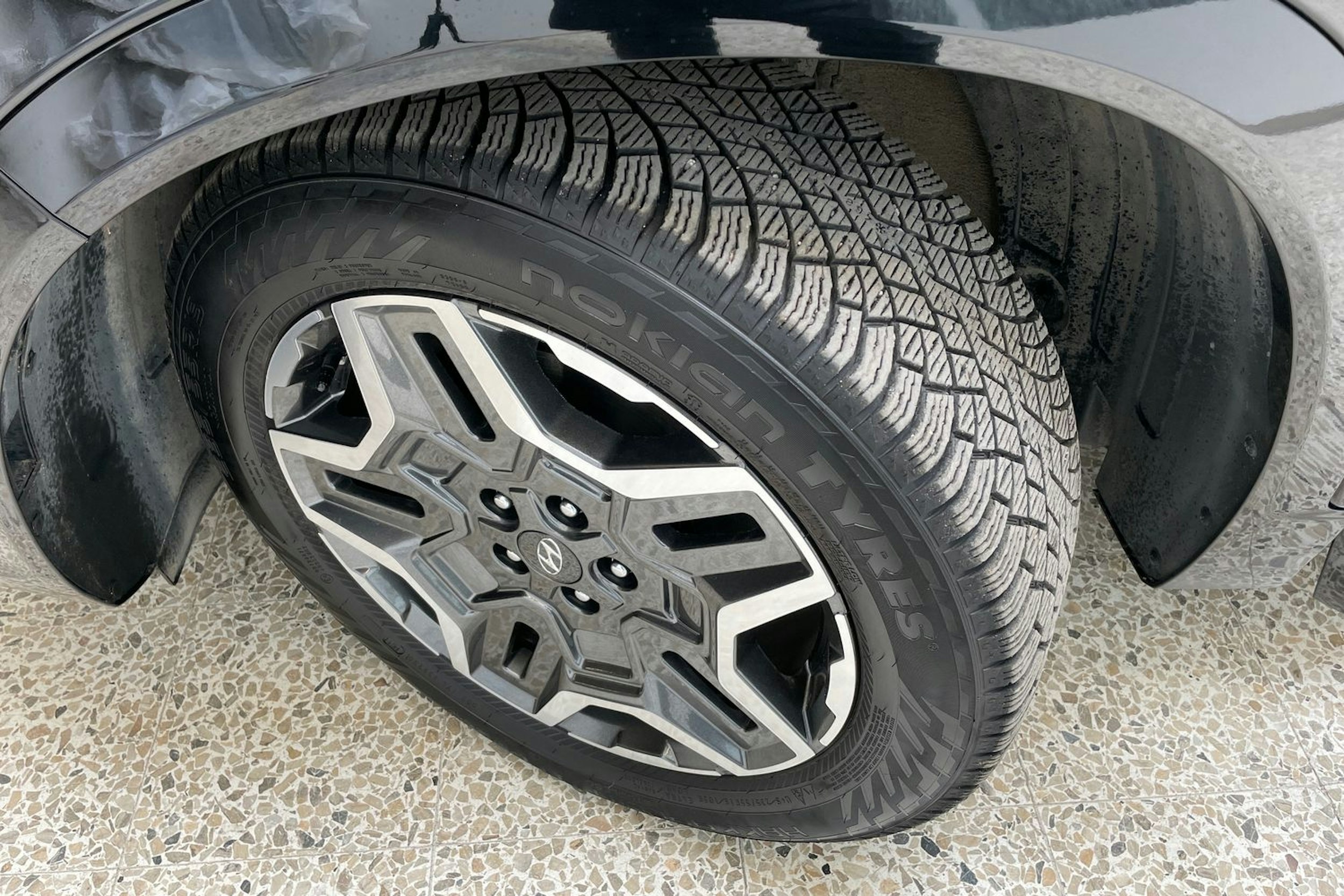 musta Hyundai Santa Fe 2023 kuva 33.