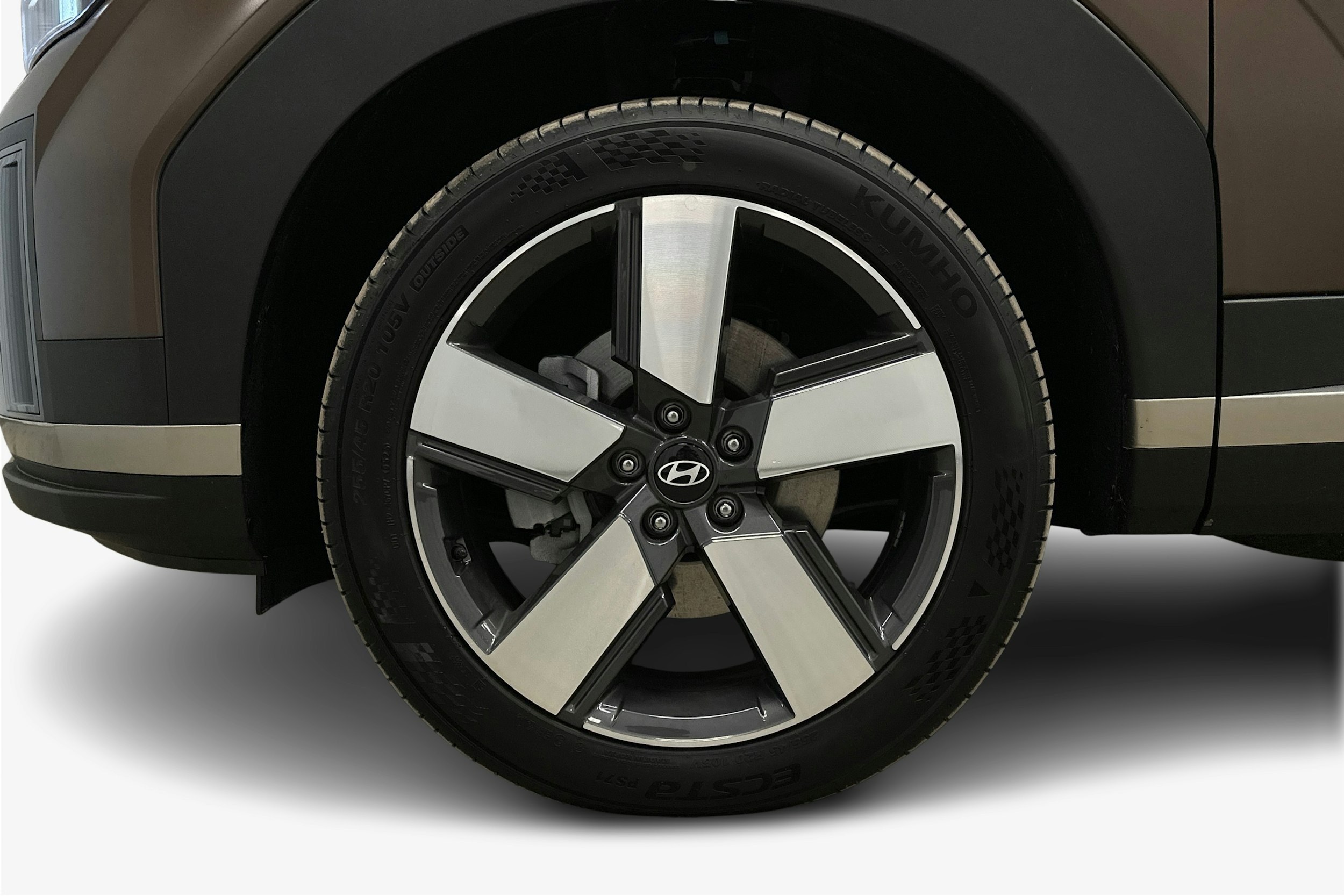 ruskea Hyundai Santa Fe 2025 kuva 11.