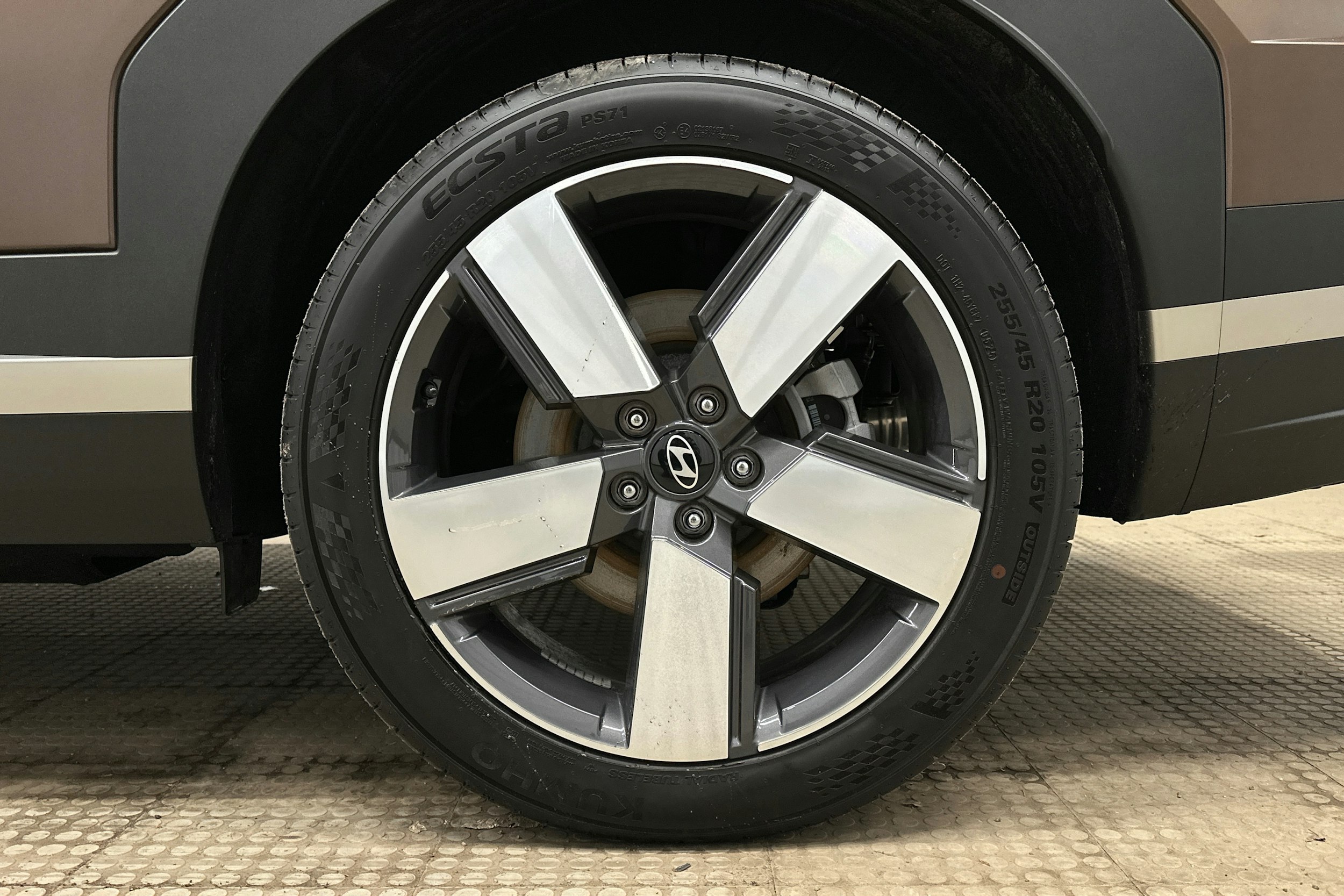 ruskea Hyundai Santa Fe 2025 kuva 13.