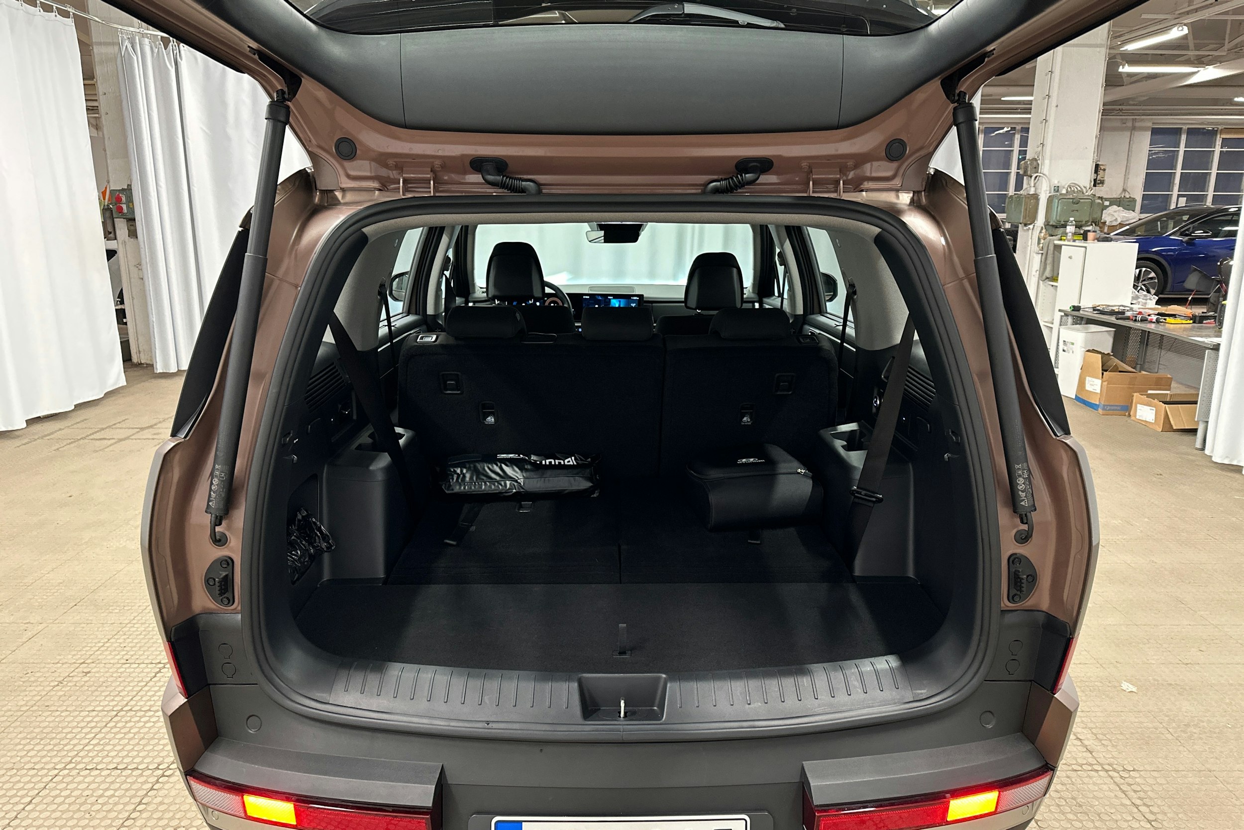 ruskea Hyundai Santa Fe 2025 kuva 26.