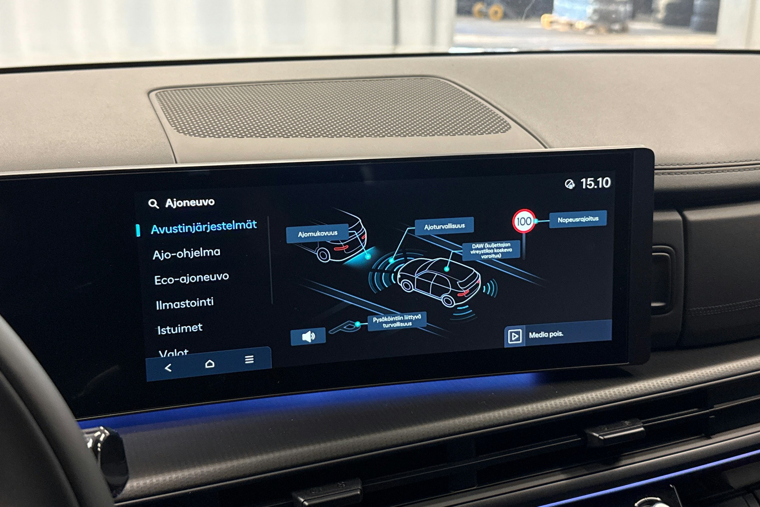 harmaa Hyundai Santa Fe 2025 kuva 16.