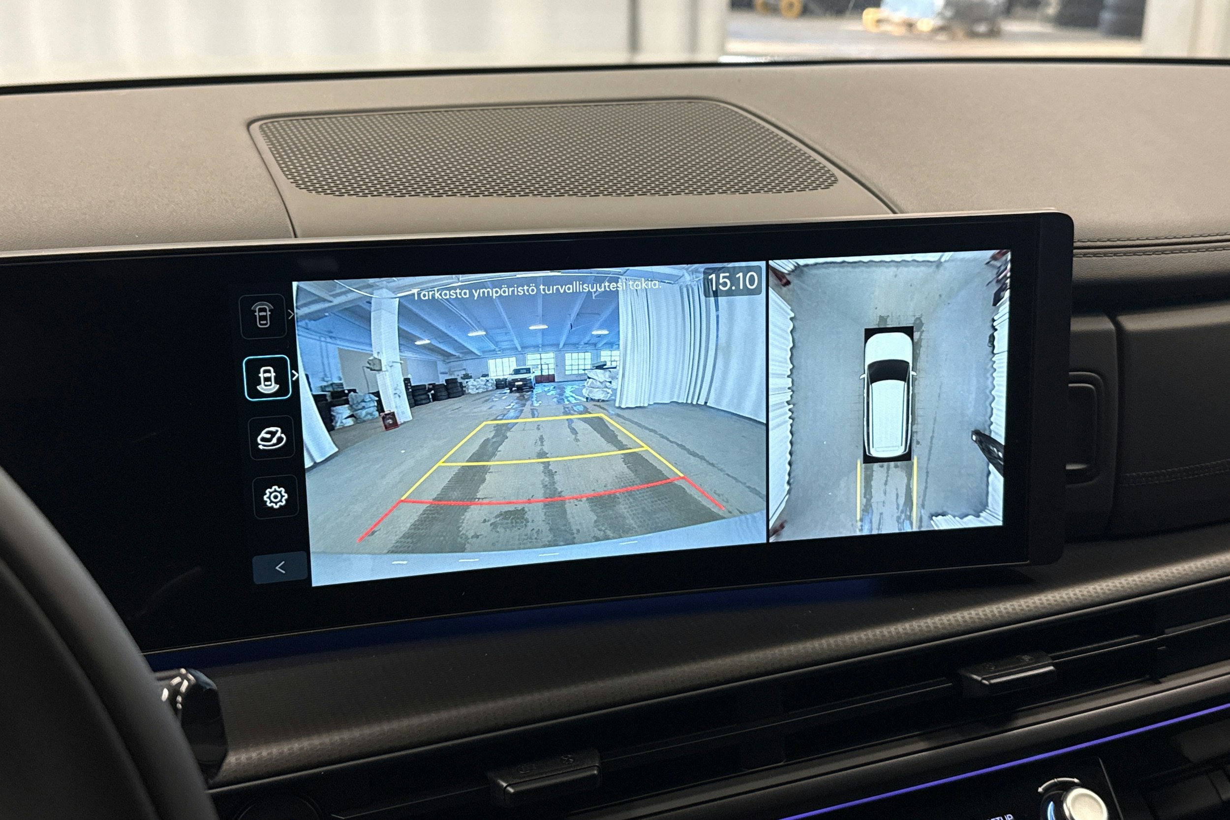 harmaa Hyundai Santa Fe 2025 kuva 17.