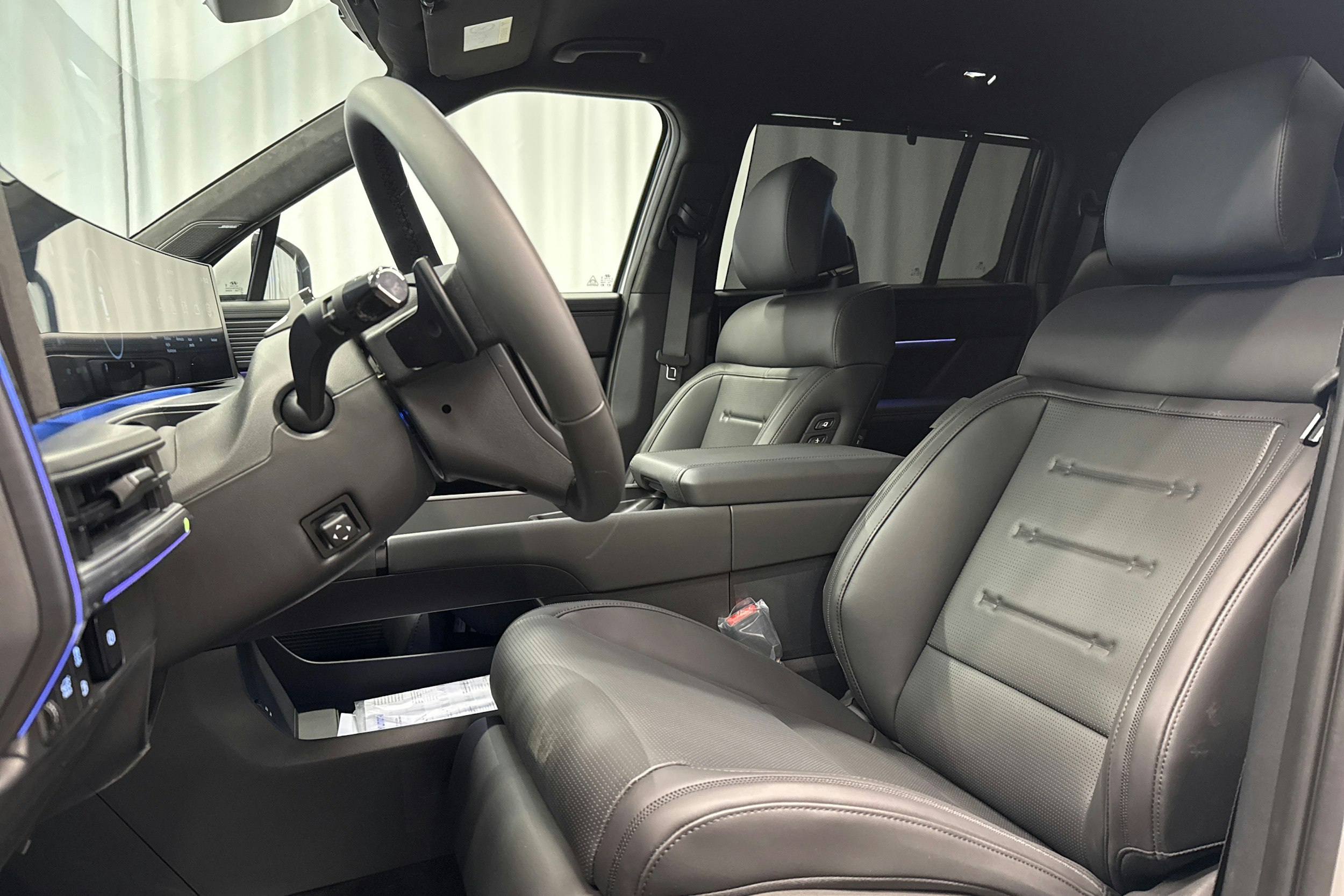 harmaa Hyundai Santa Fe 2025 kuva 23.