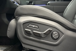 harmaa Hyundai Santa Fe 2025 kuva 24.