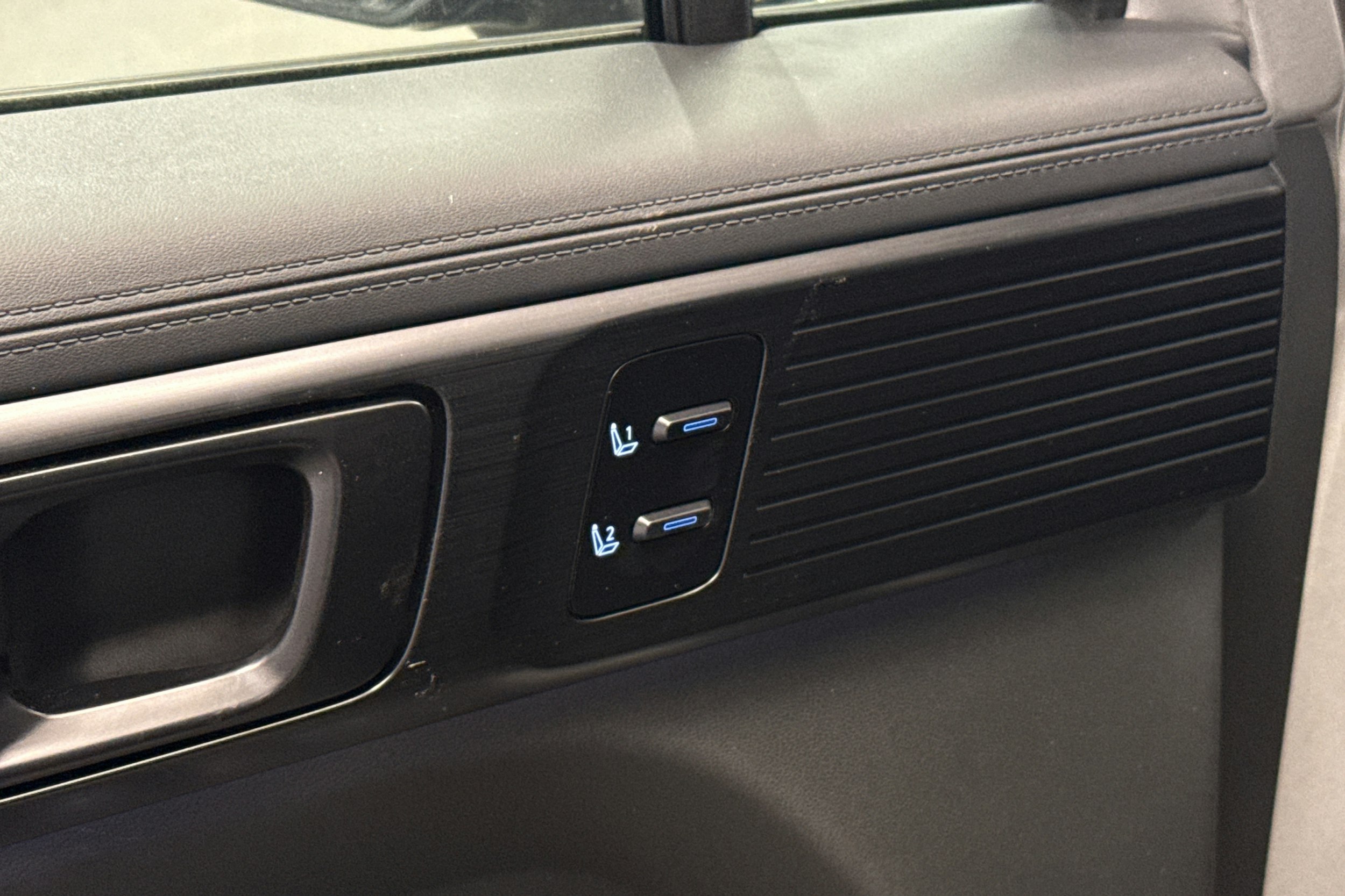 harmaa Hyundai Santa Fe 2025 kuva 25.