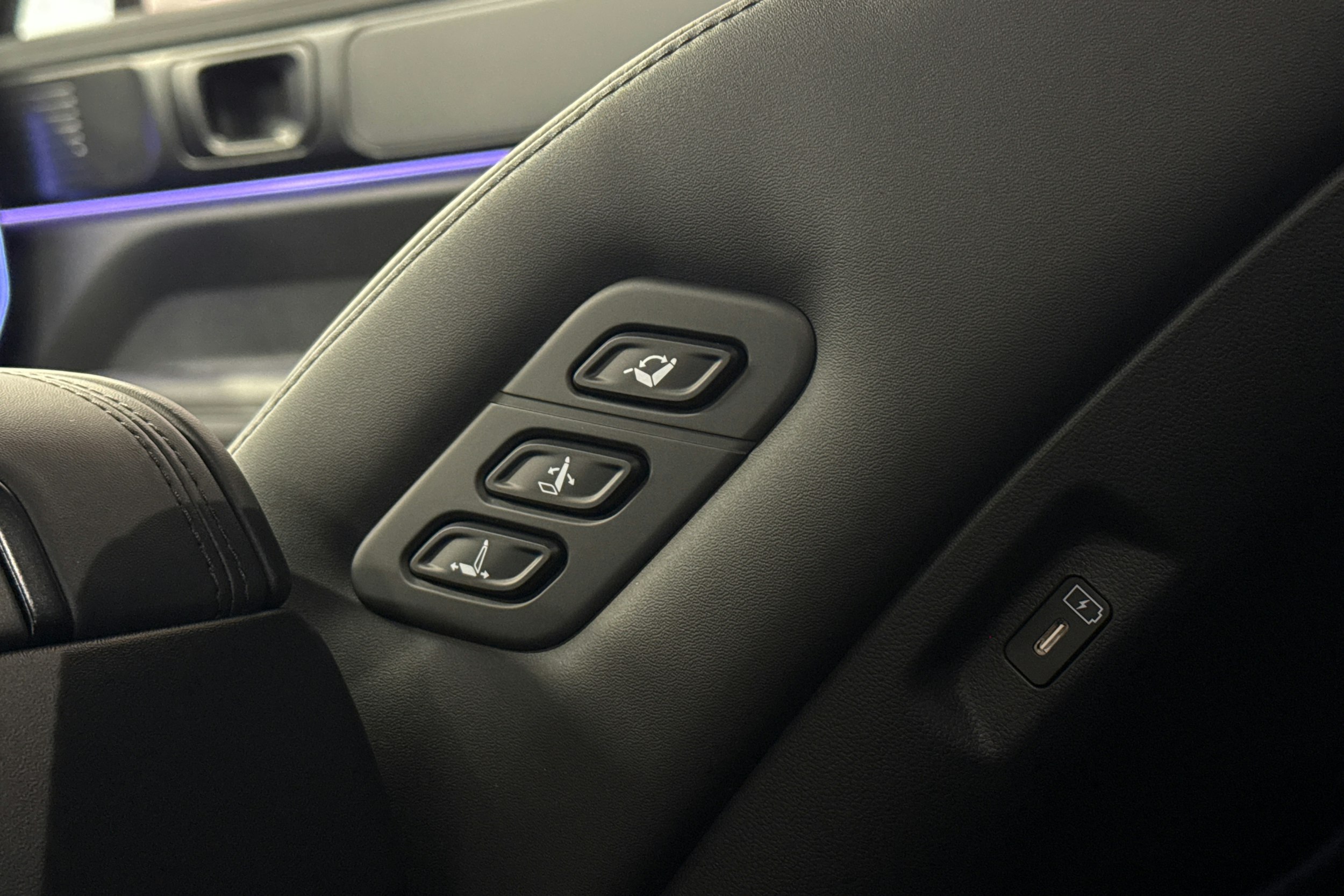 harmaa Hyundai Santa Fe 2025 kuva 26.