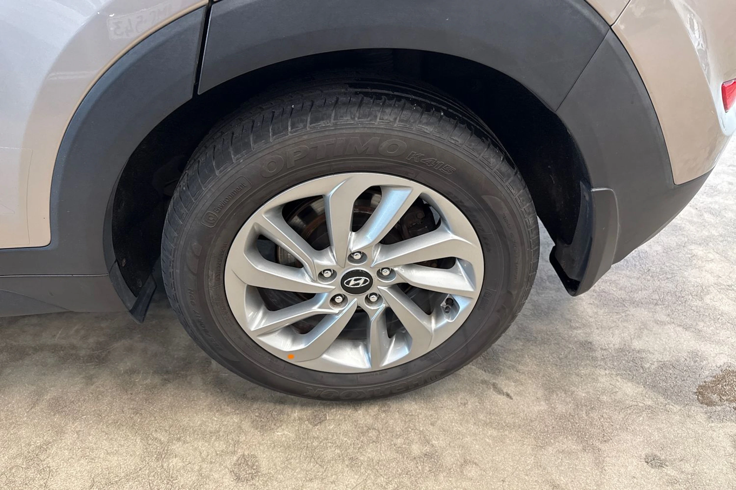 ruskea (beige) Hyundai Tucson 2016 kuva 10.