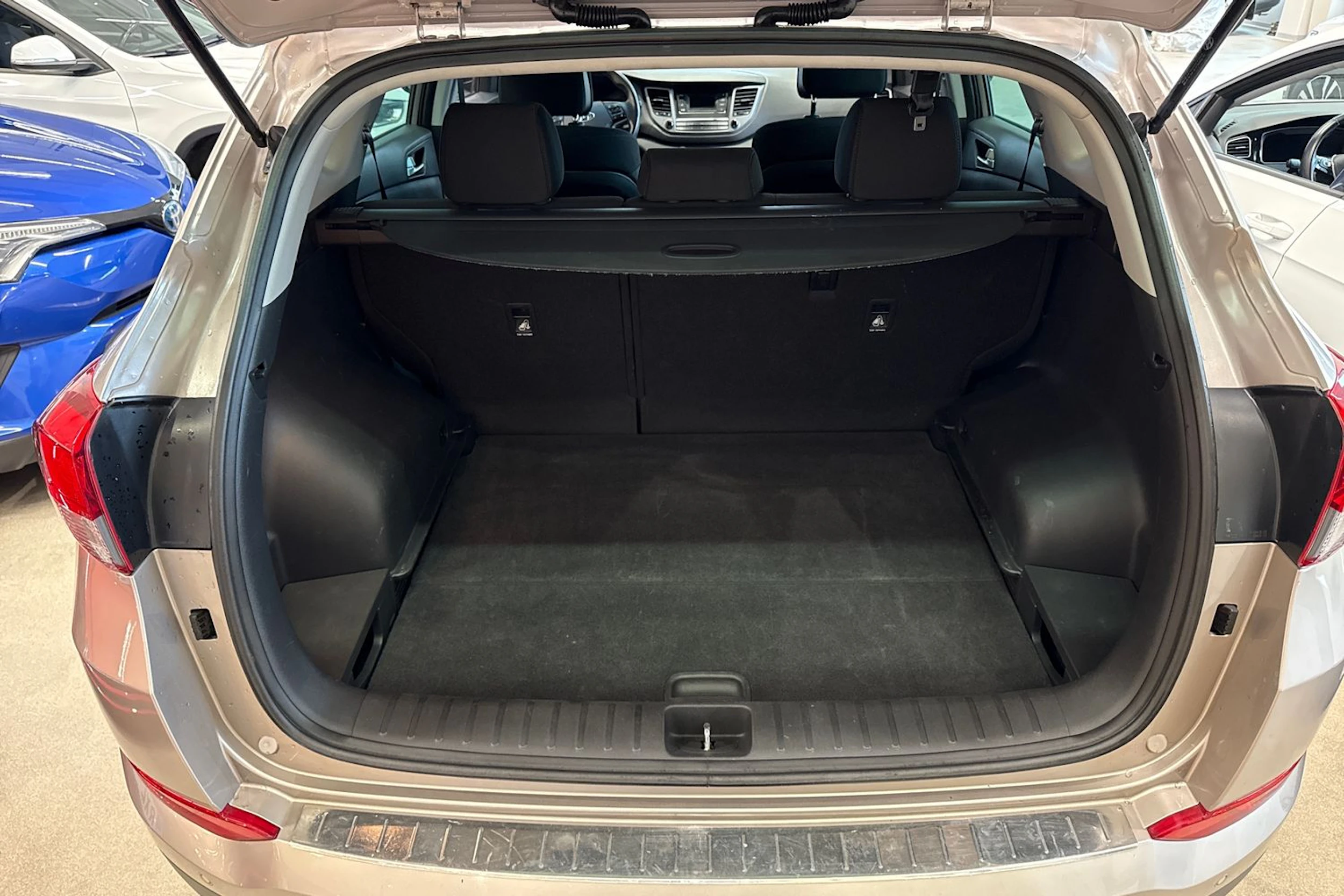 ruskea (beige) Hyundai Tucson 2016 kuva 13.