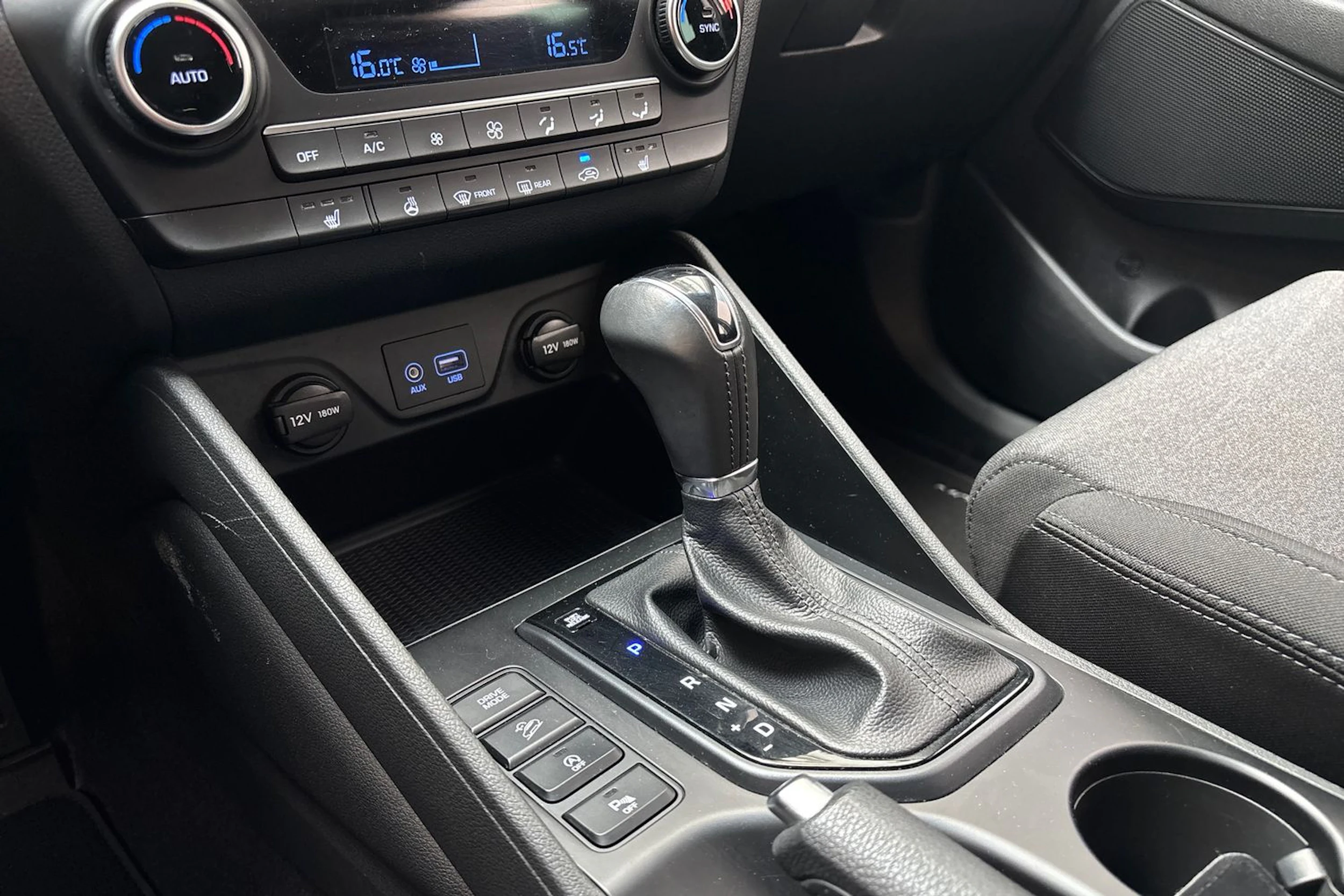 ruskea (beige) Hyundai Tucson 2019 kuva 22.