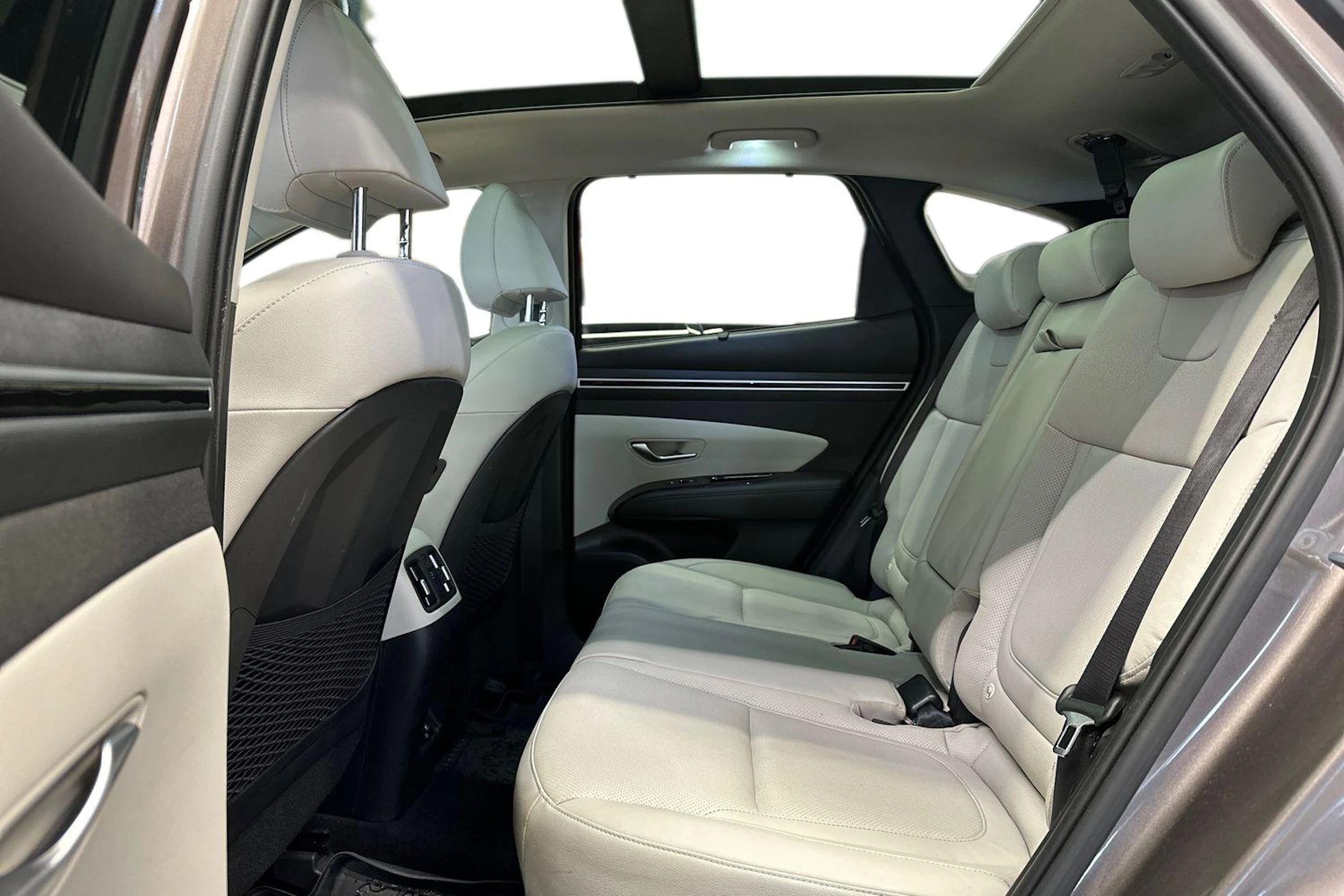 ruskea (beige) Hyundai Tucson 2021 kuva 8.