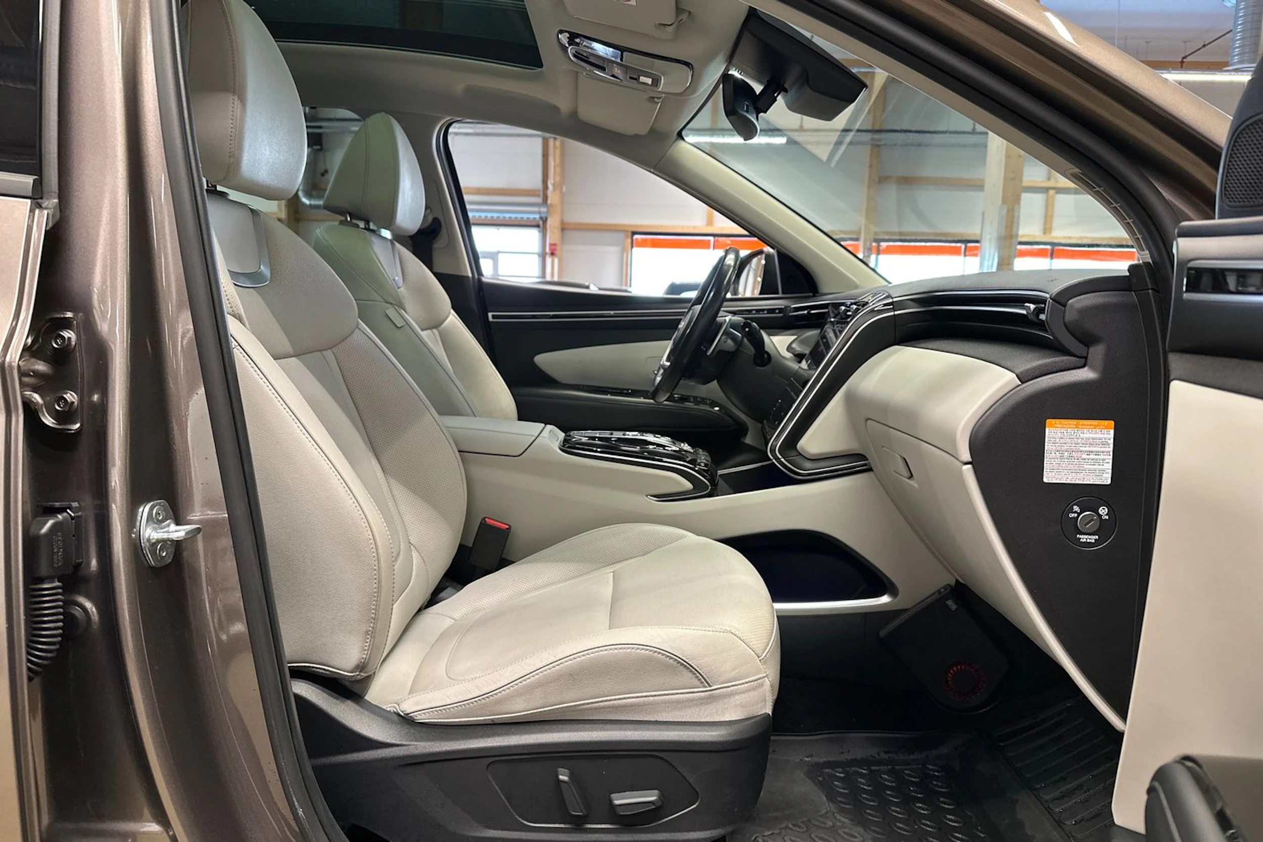 ruskea (beige) Hyundai Tucson 2021 kuva 11.