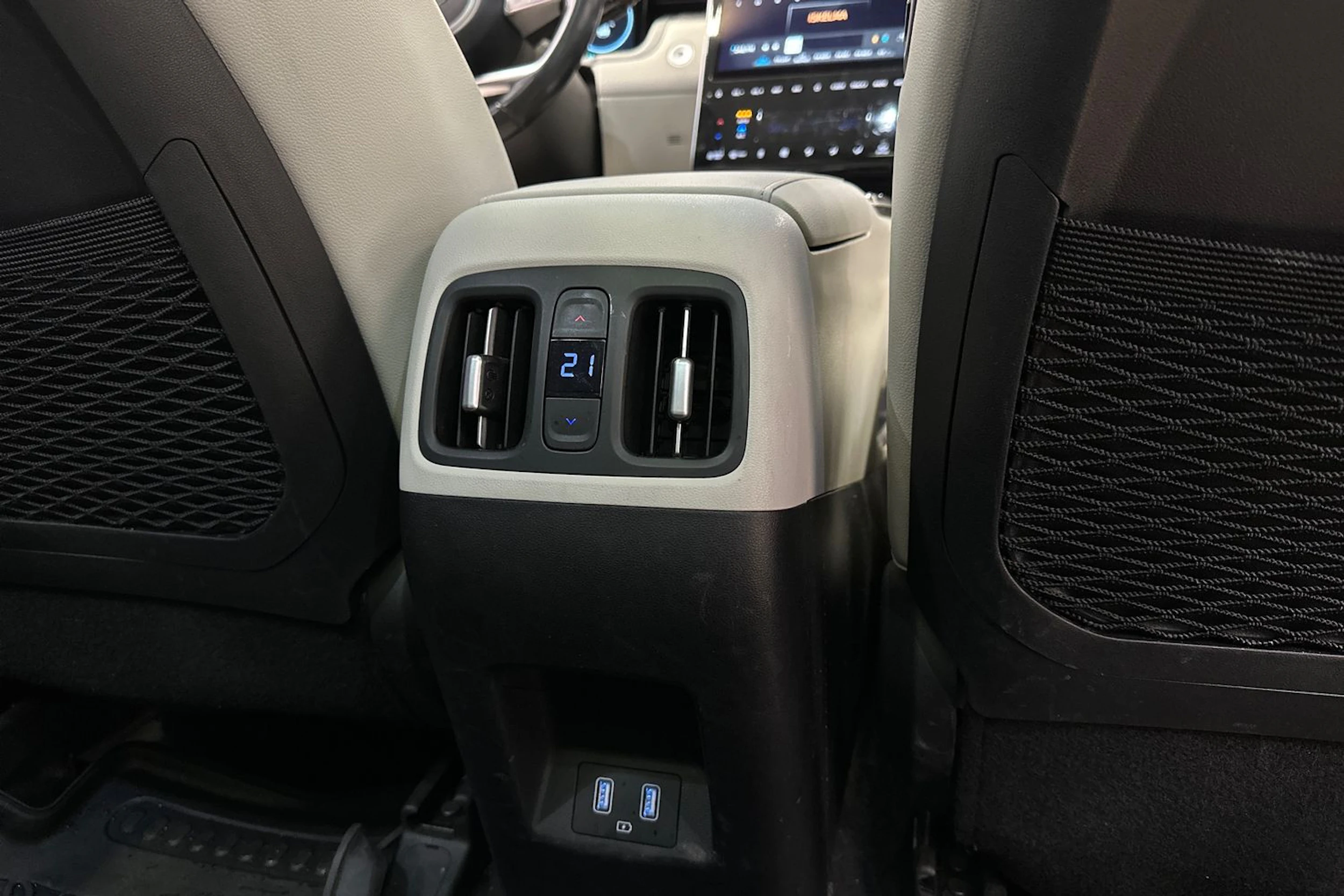 ruskea (beige) Hyundai Tucson 2021 kuva 13.