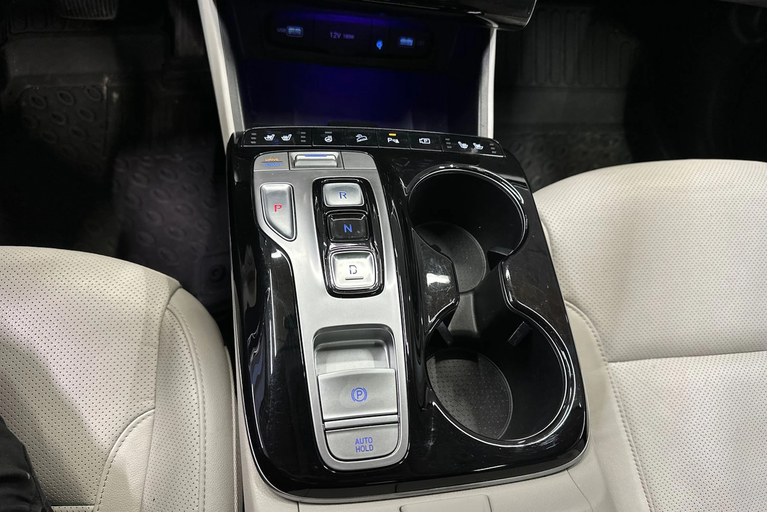 ruskea (beige) Hyundai Tucson 2021 kuva 24.