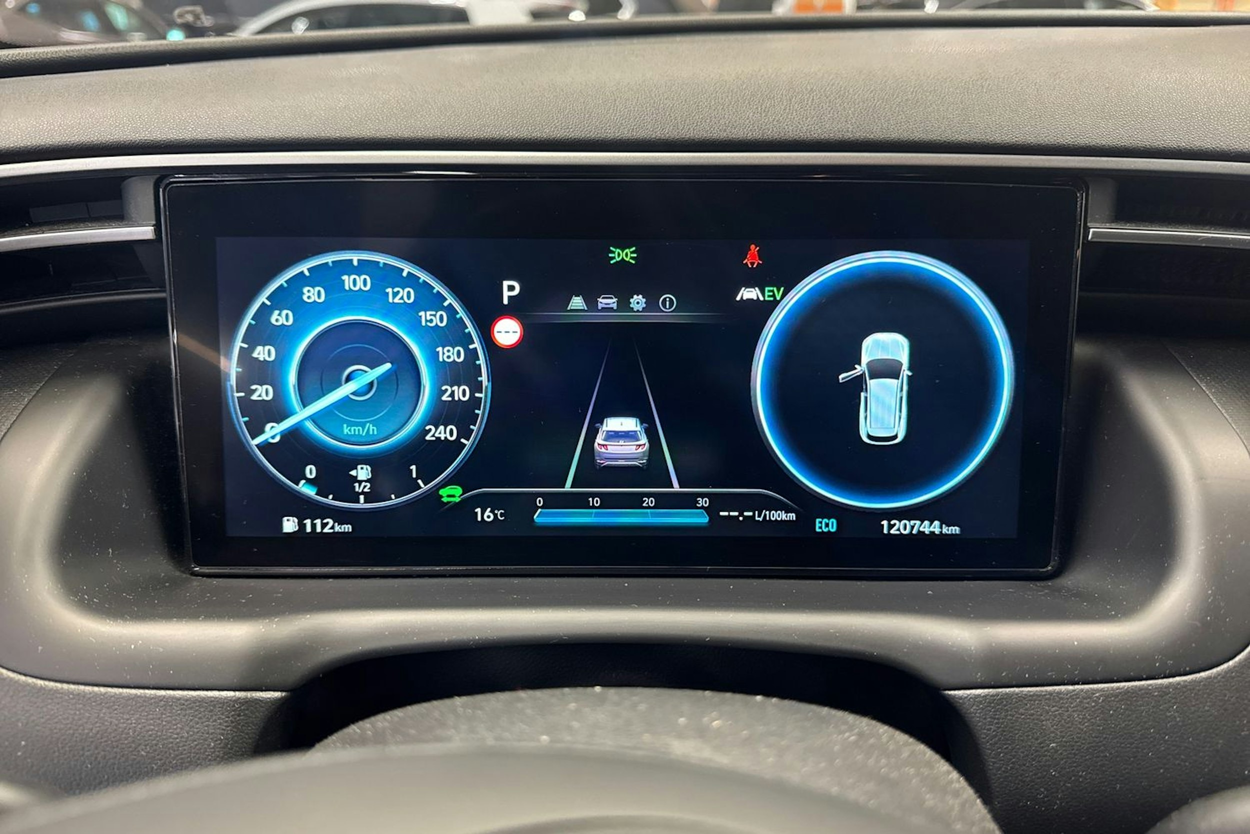 punainen Hyundai Tucson 2021 kuva 19.